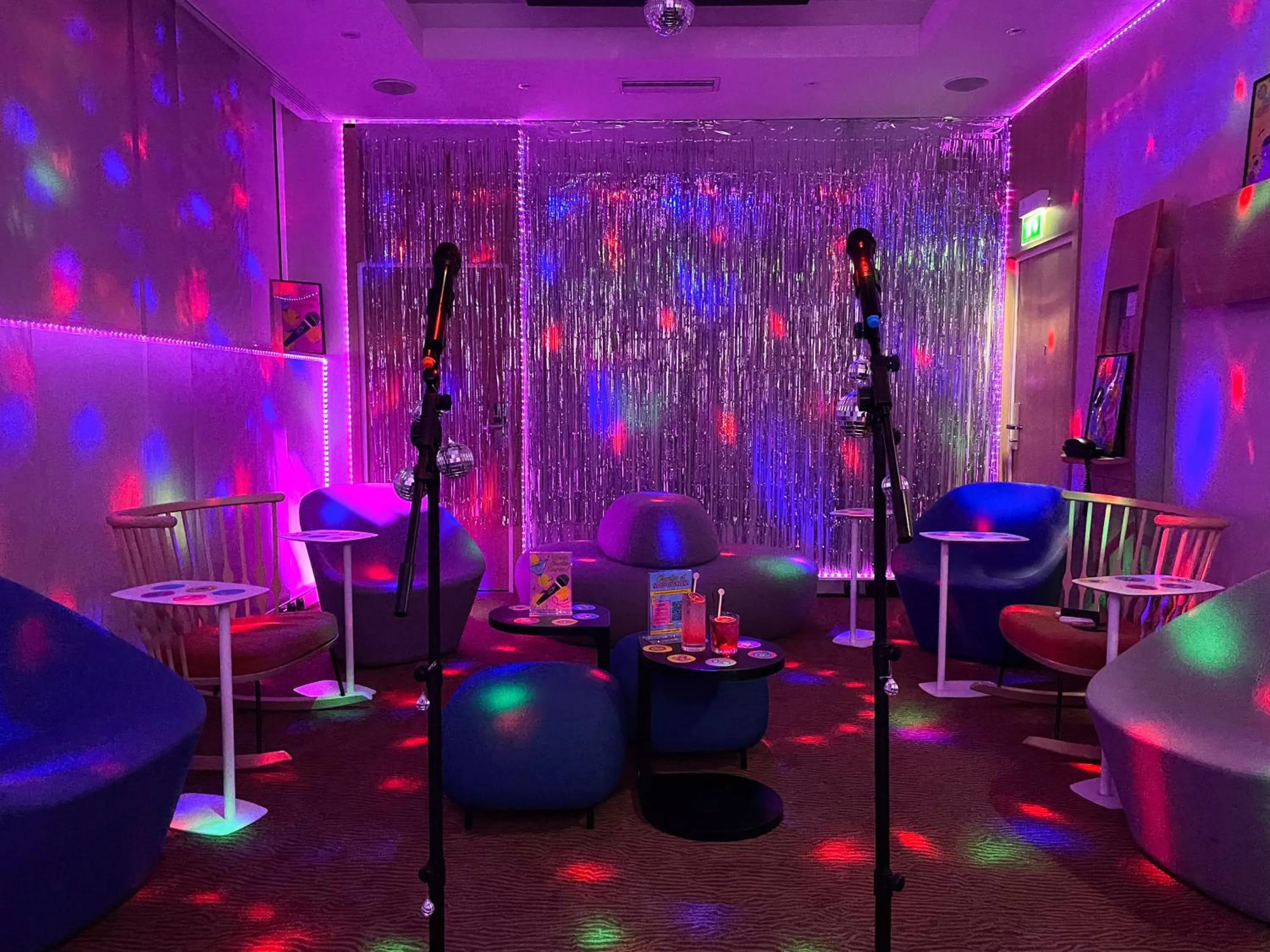 Karaoke in Novotel Monte-Carlo