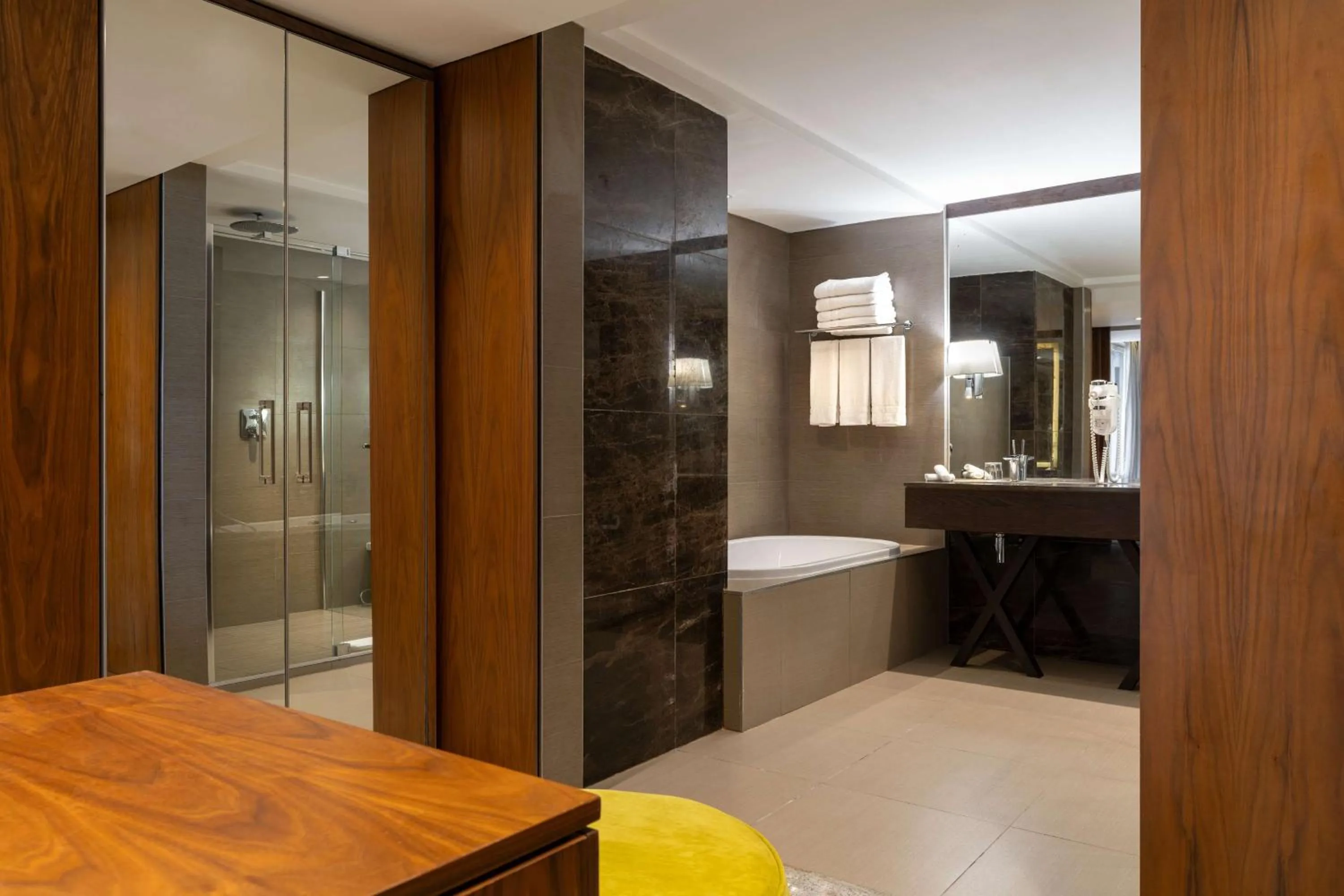 Bathroom in Radisson Blu Okoume Palace Hotel, Libreville