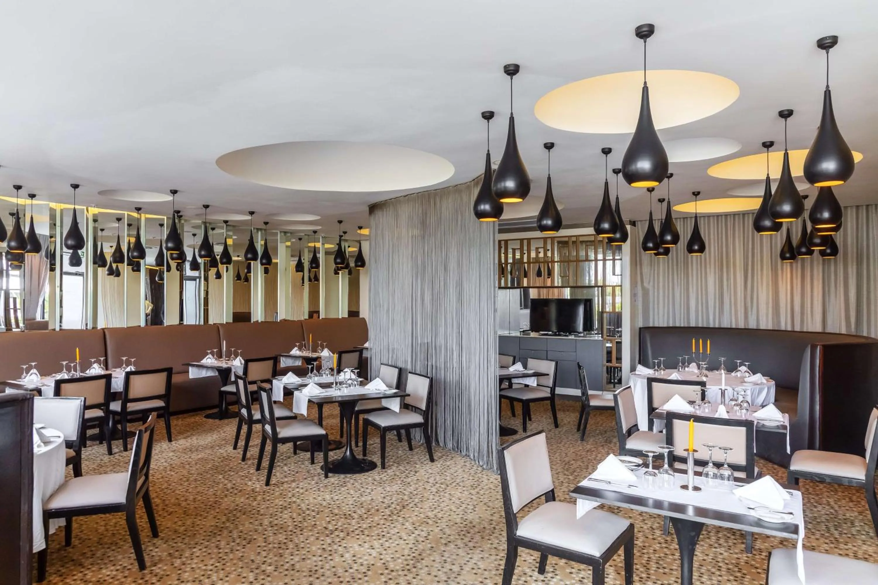 Restaurant/places to eat in Radisson Blu Okoume Palace Hotel, Libreville