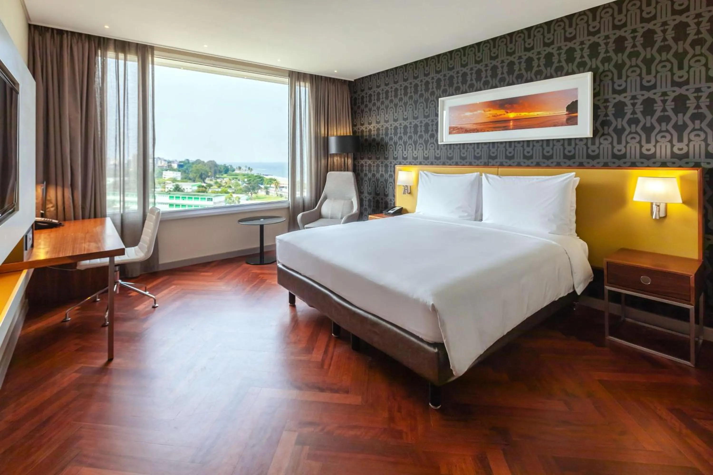 Photo of the whole room, Bed in Radisson Blu Okoume Palace Hotel, Libreville