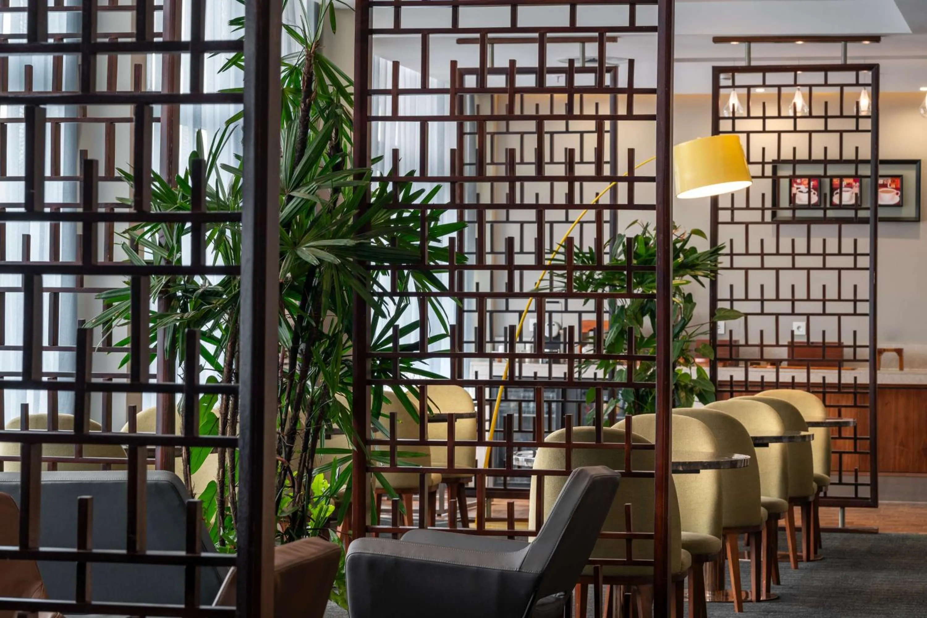 Lounge or bar in Radisson Blu Okoume Palace Hotel, Libreville