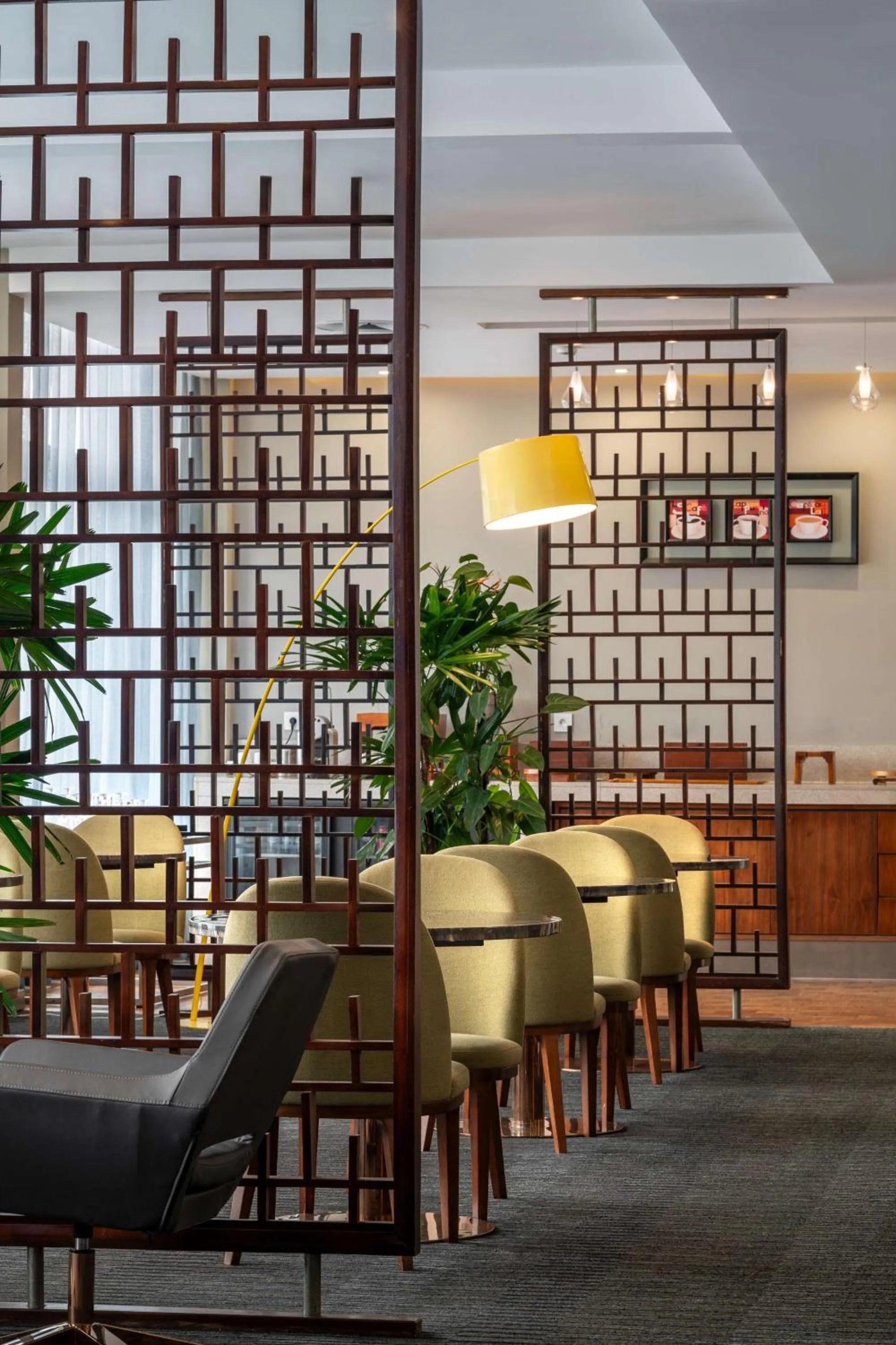 Lounge or bar in Radisson Blu Okoume Palace Hotel, Libreville