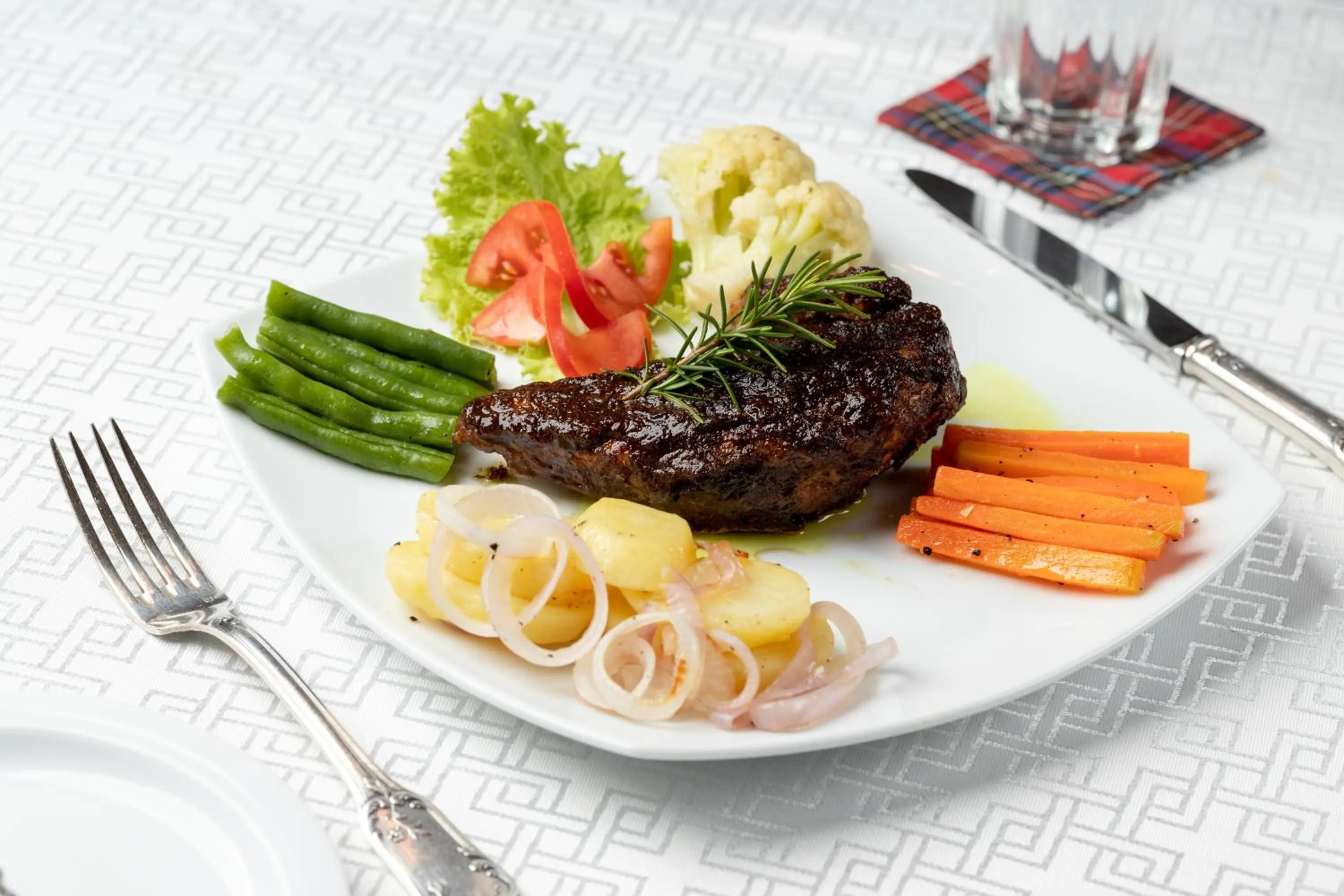 Food close-up in Scottish Planter Bungalow- Thema Collection