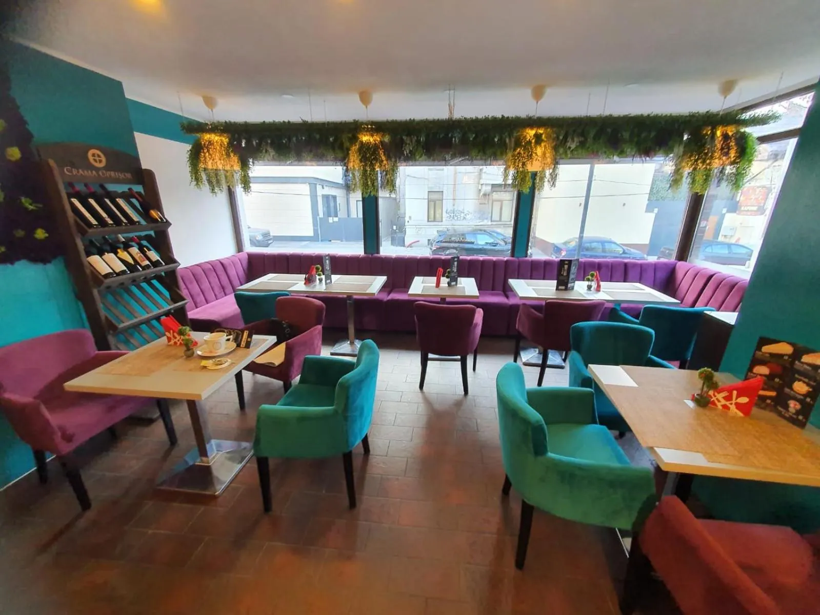 Restaurant/places to eat in Mosilor Apartments