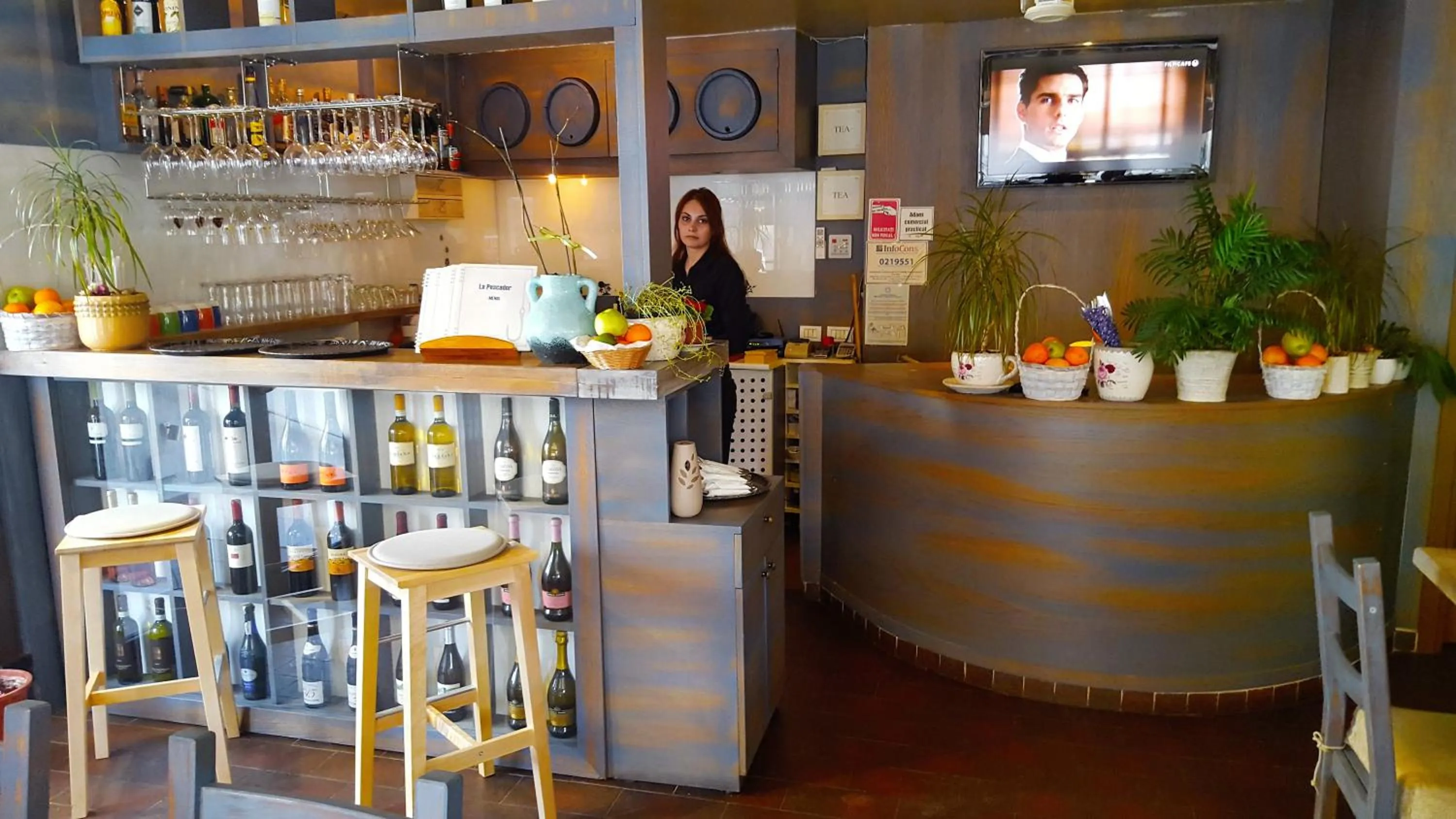 Restaurant/places to eat in Mosilor Apartments