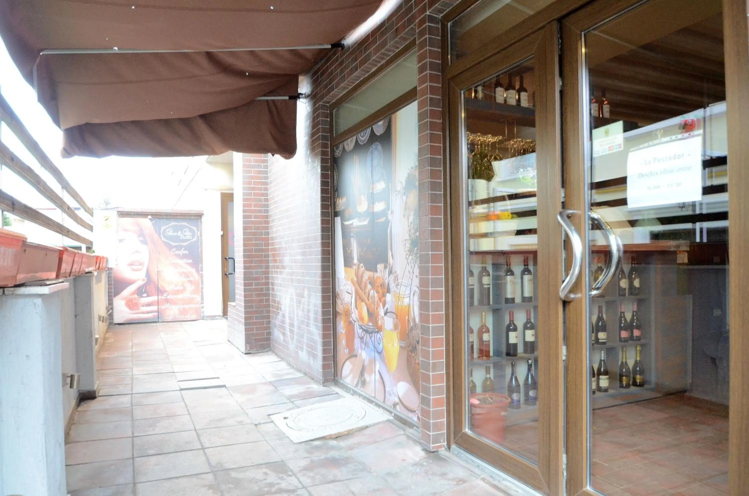 Restaurant/places to eat in Mosilor Apartments