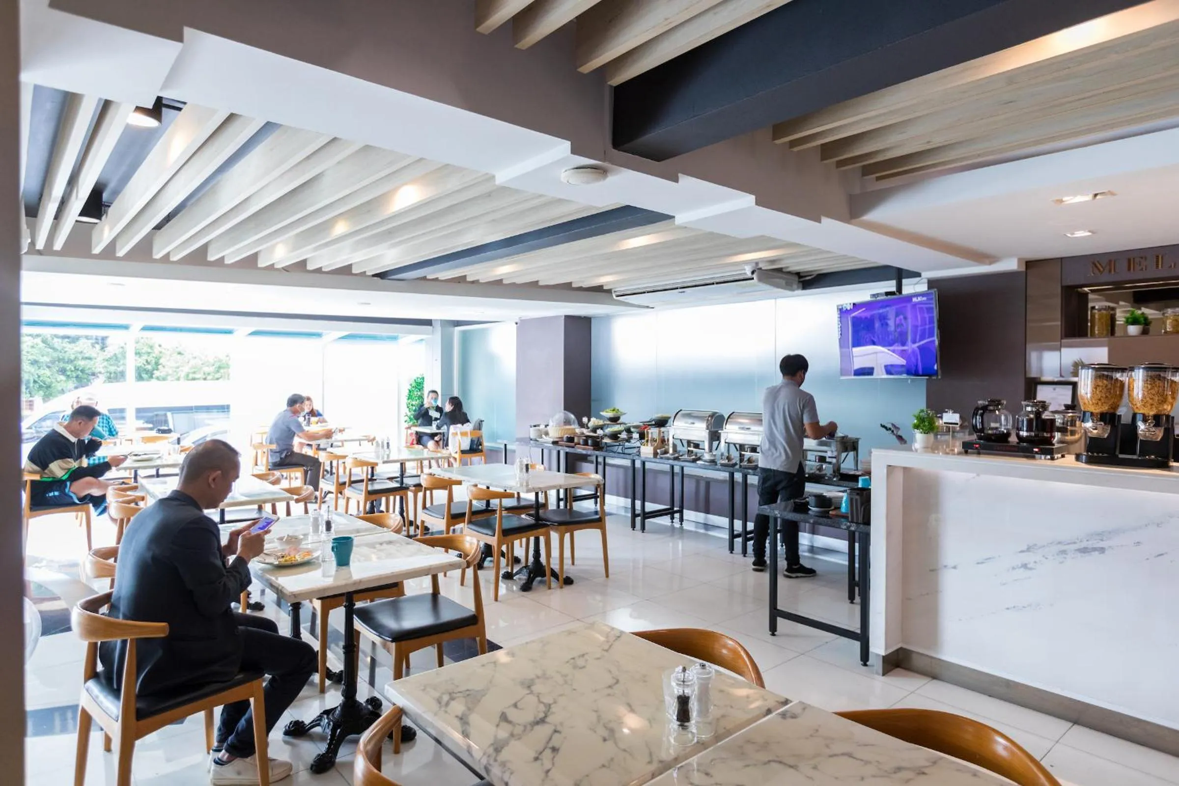 Restaurant/places to eat in Cubic Pratunam