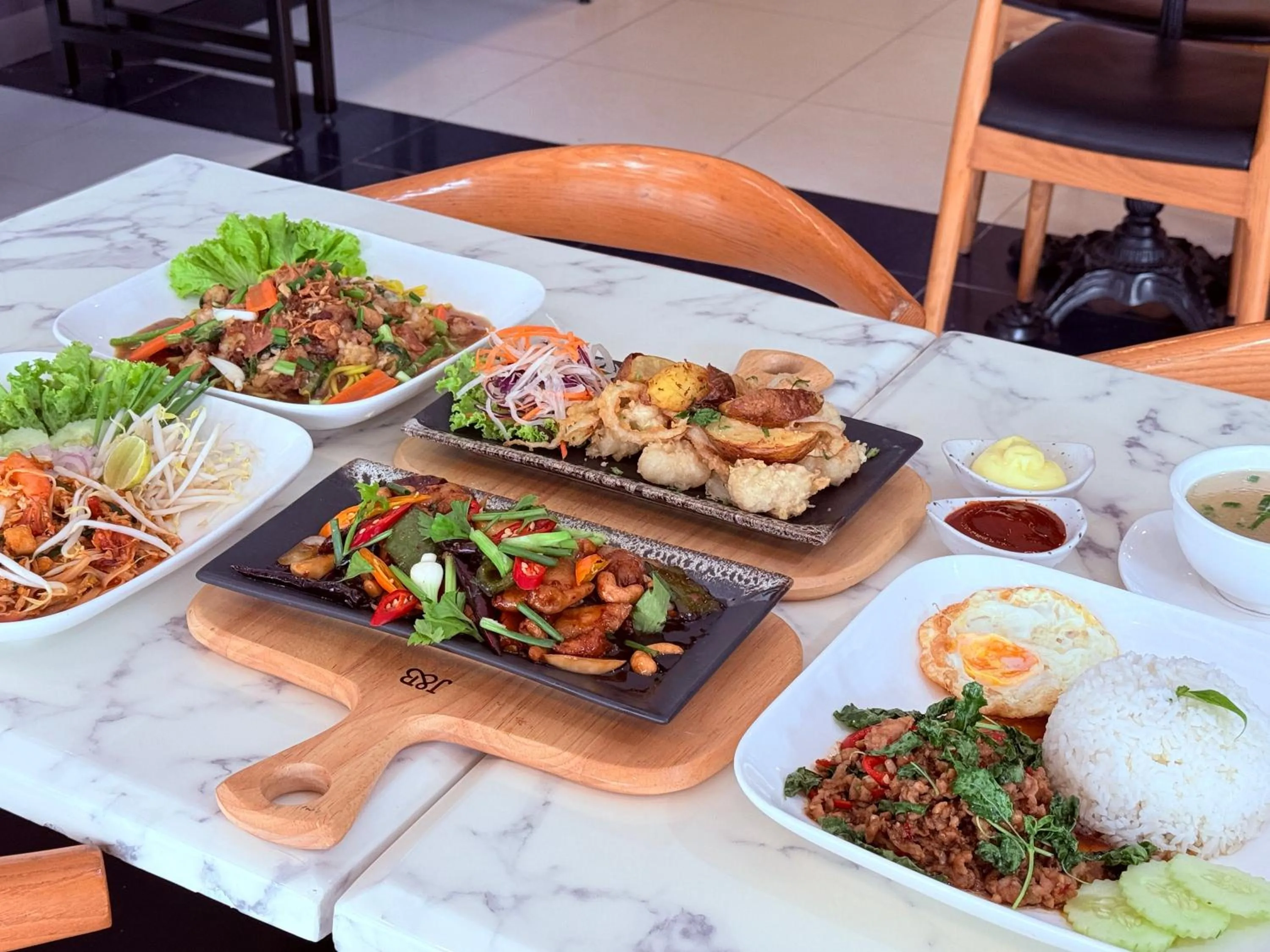 Food and drinks in Cubic Pratunam