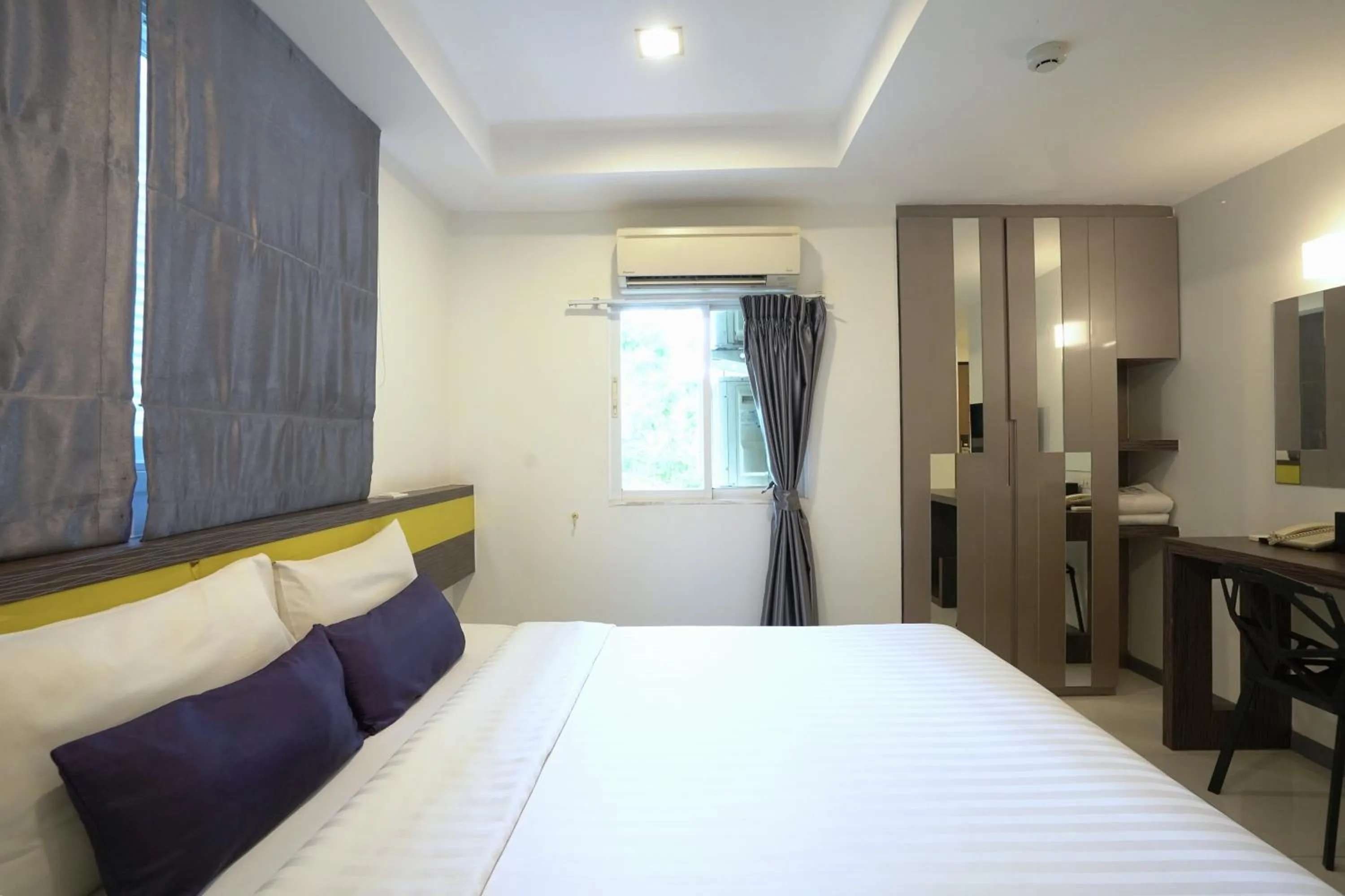 Bedroom, Bed in Cubic Pratunam