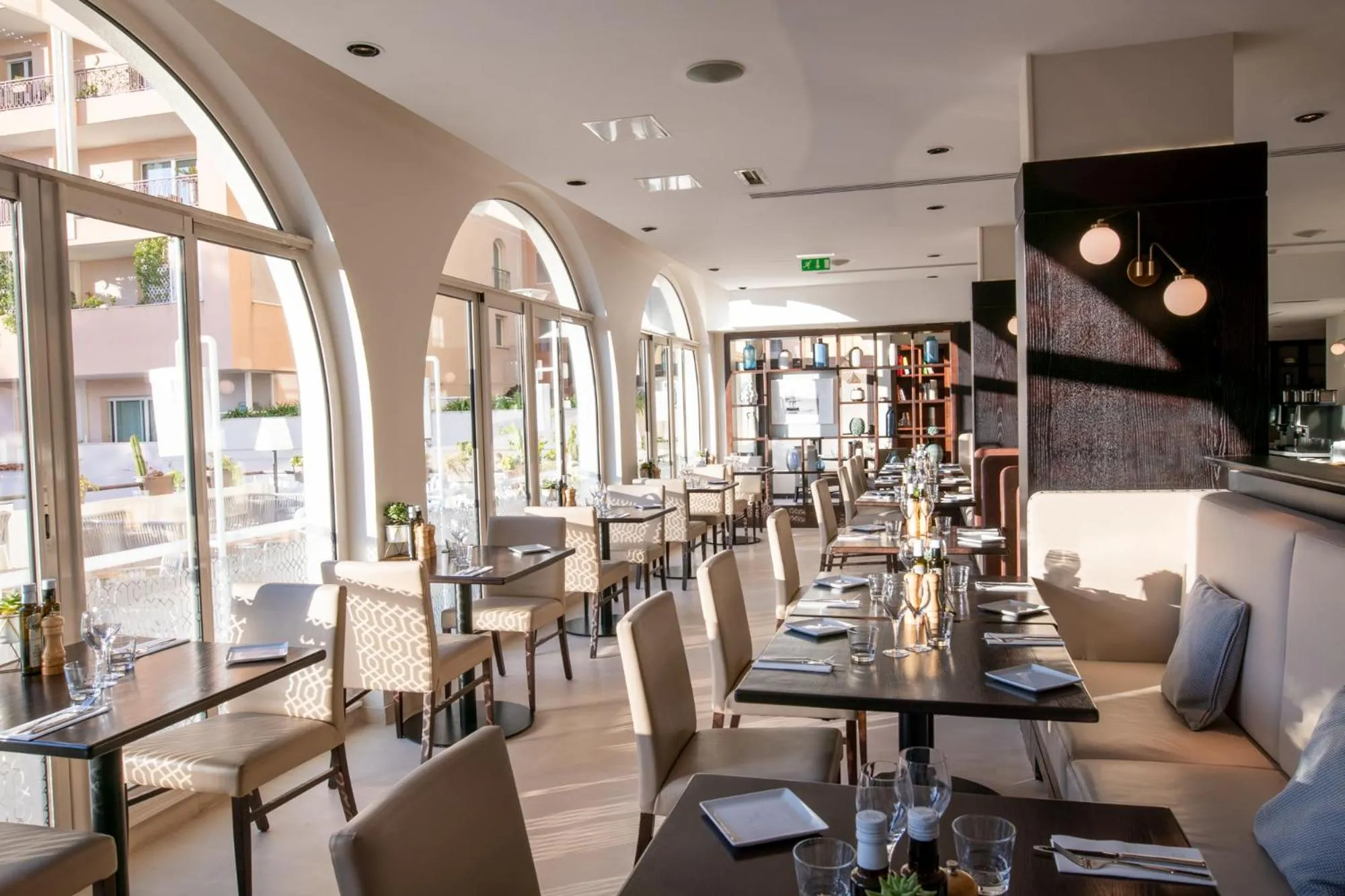 Restaurant/places to eat in Columbus Hotel Monte-Carlo, Curio Collection by Hilton