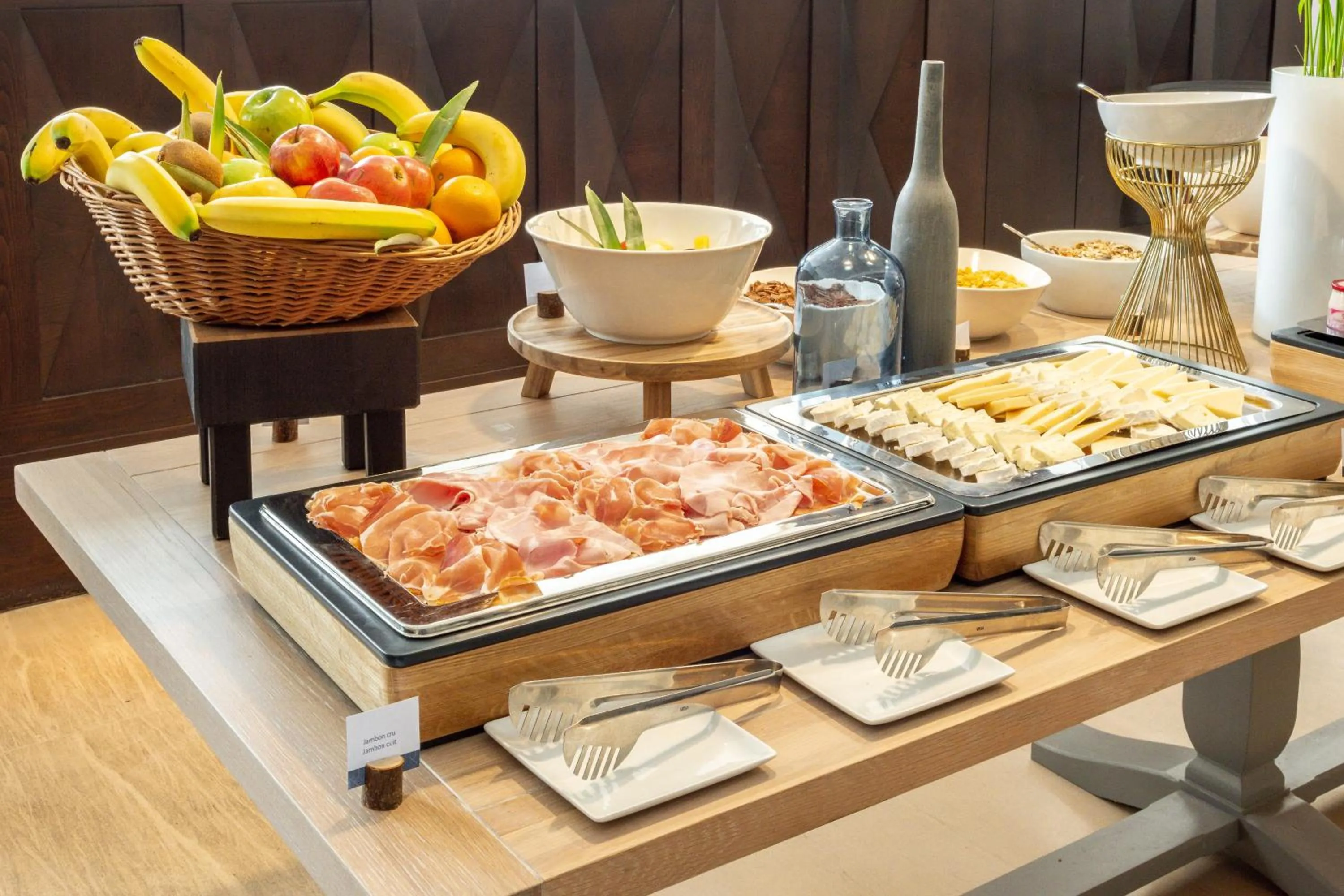 Restaurant/places to eat in Columbus Hotel Monte-Carlo, Curio Collection by Hilton