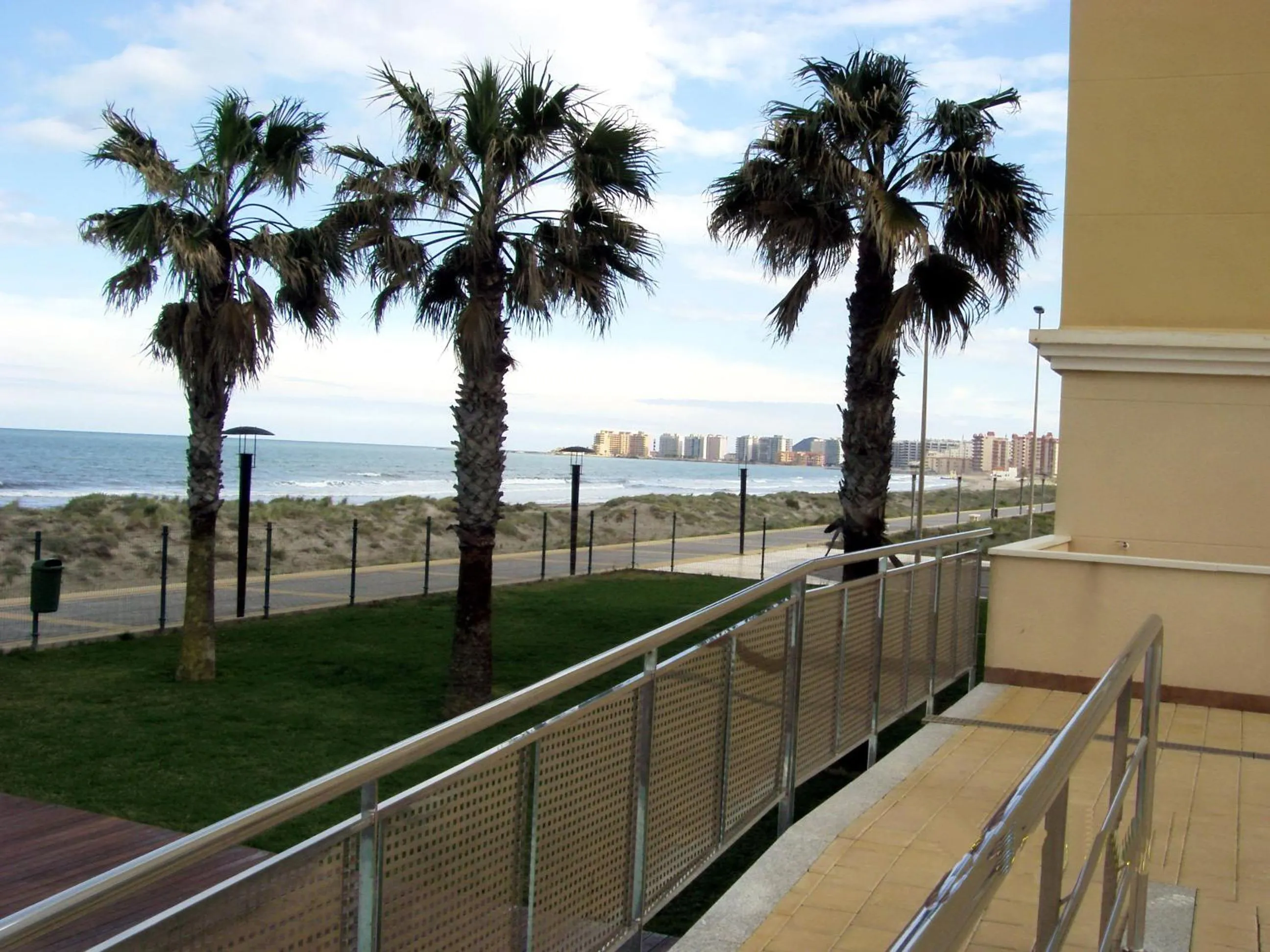 Beachfront penthouse in Residencial Dos Mares