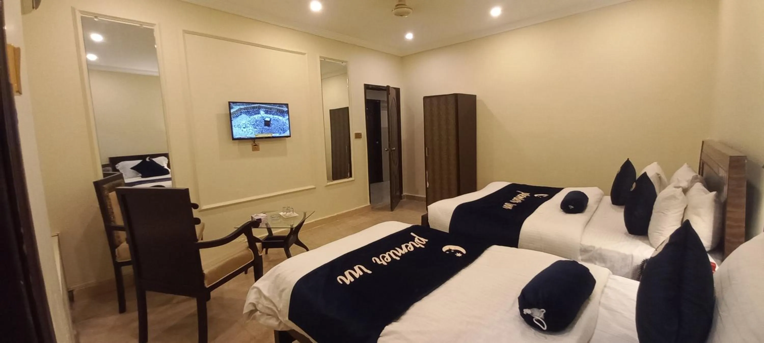 Bedroom, Bed in Premier Inn Johar Town Lahore