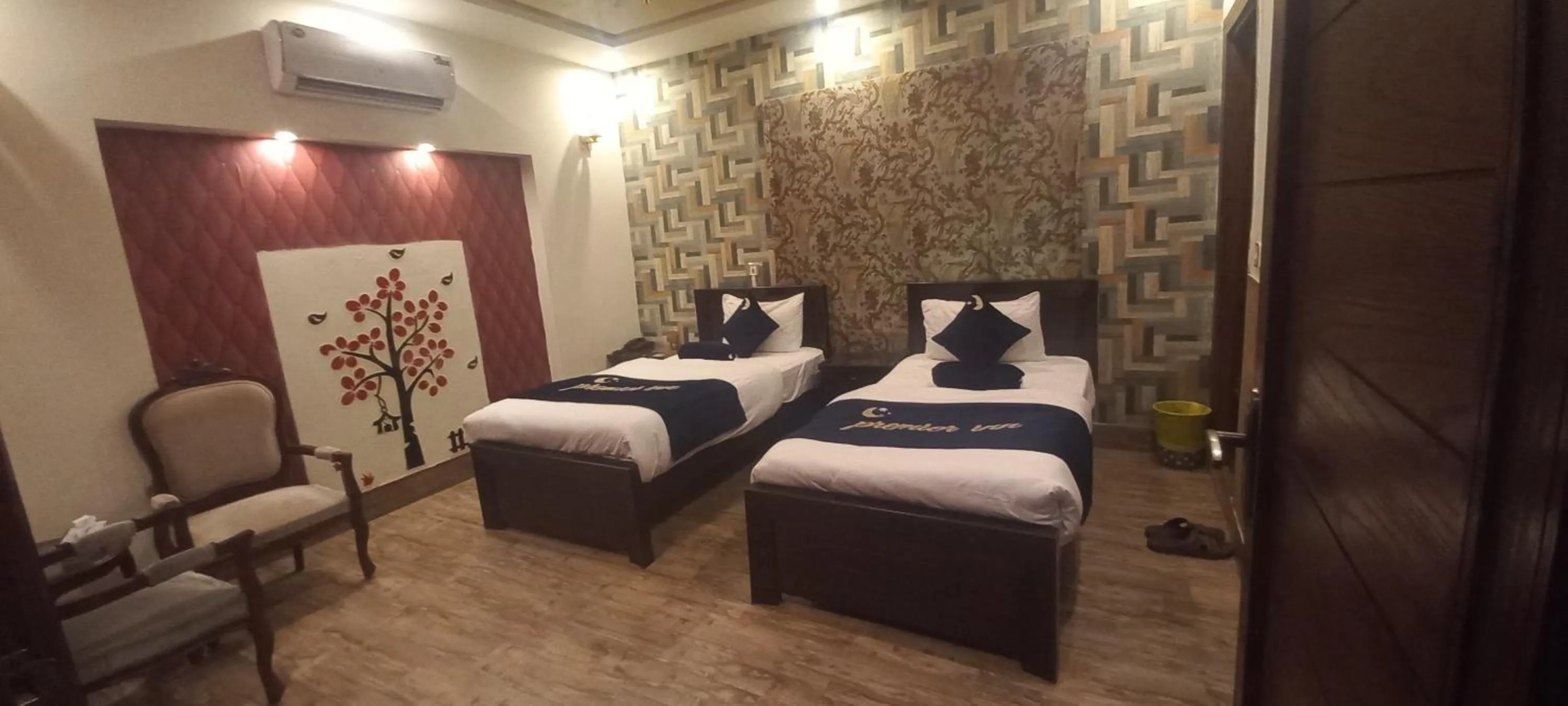 Photo of the whole room, Bed in Premier Inn Johar Town Lahore