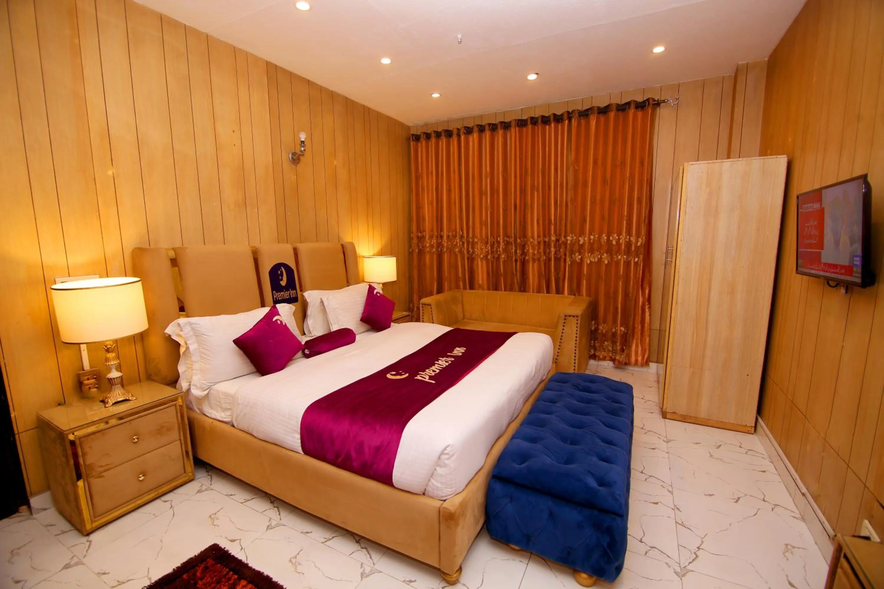 Bedroom, Bed in Premier Inn Johar Town Lahore