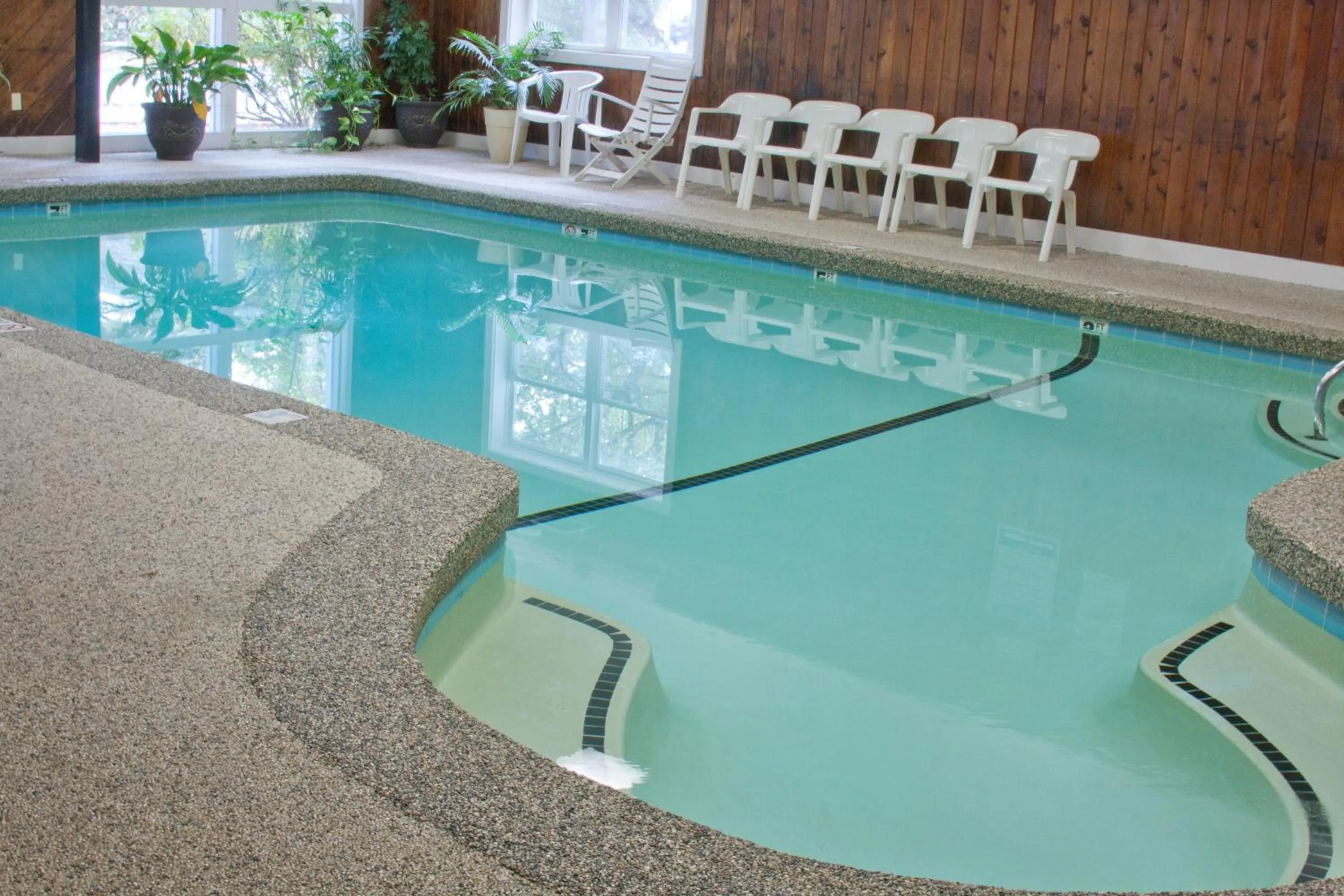 Swimming pool in Anchorage Inn Burlington