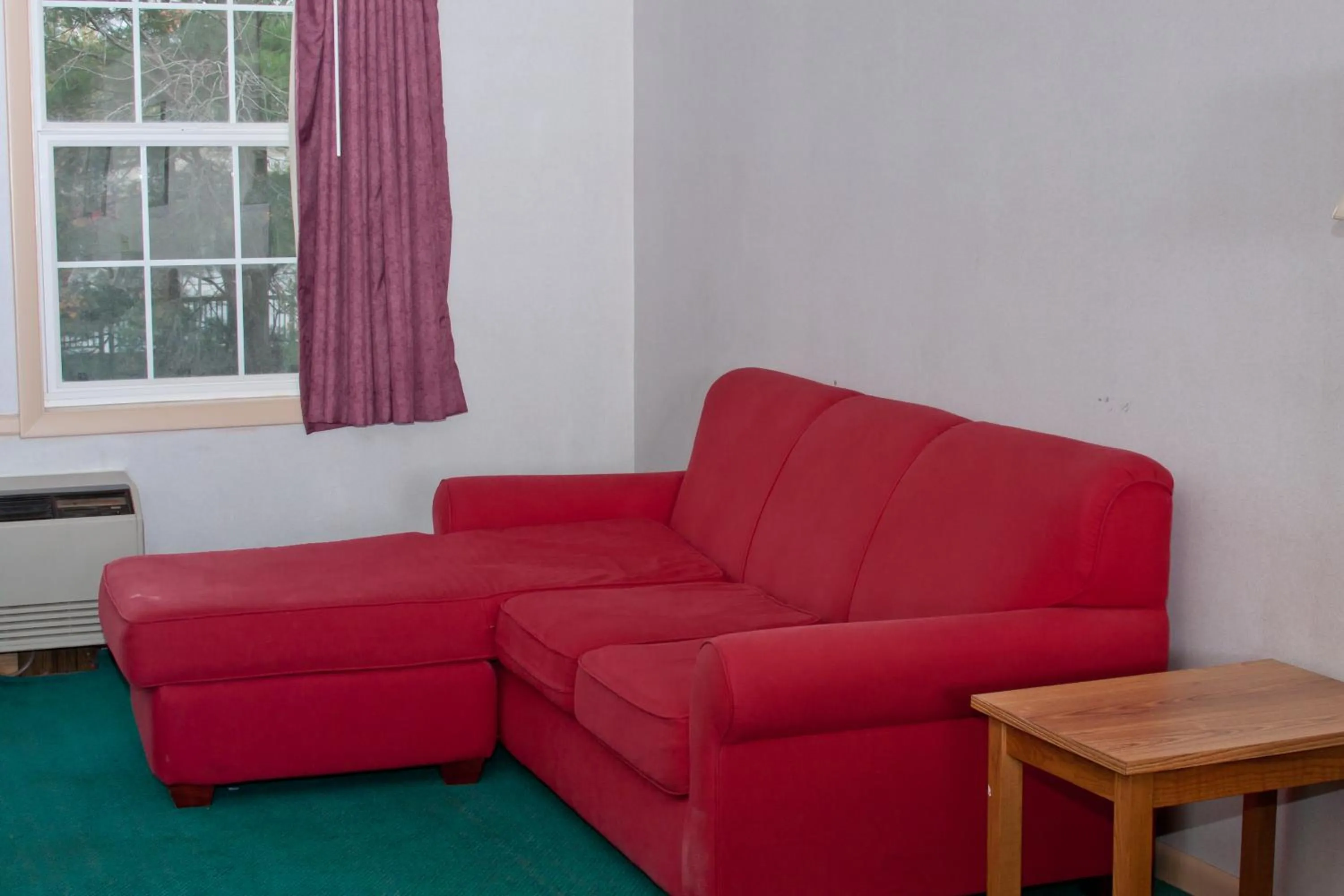 Seating area in Anchorage Inn Burlington