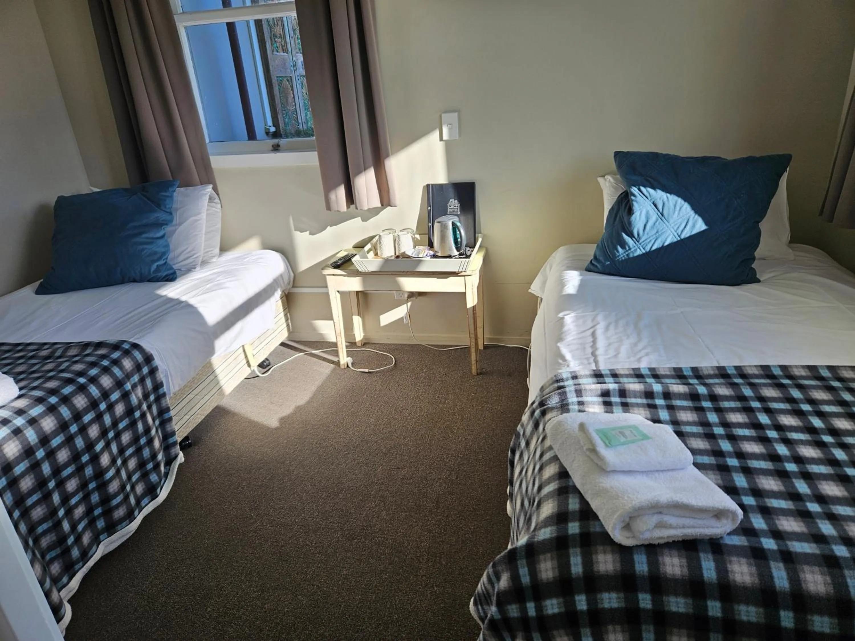 Bed in FatOwl Motel, Bar & Eatery