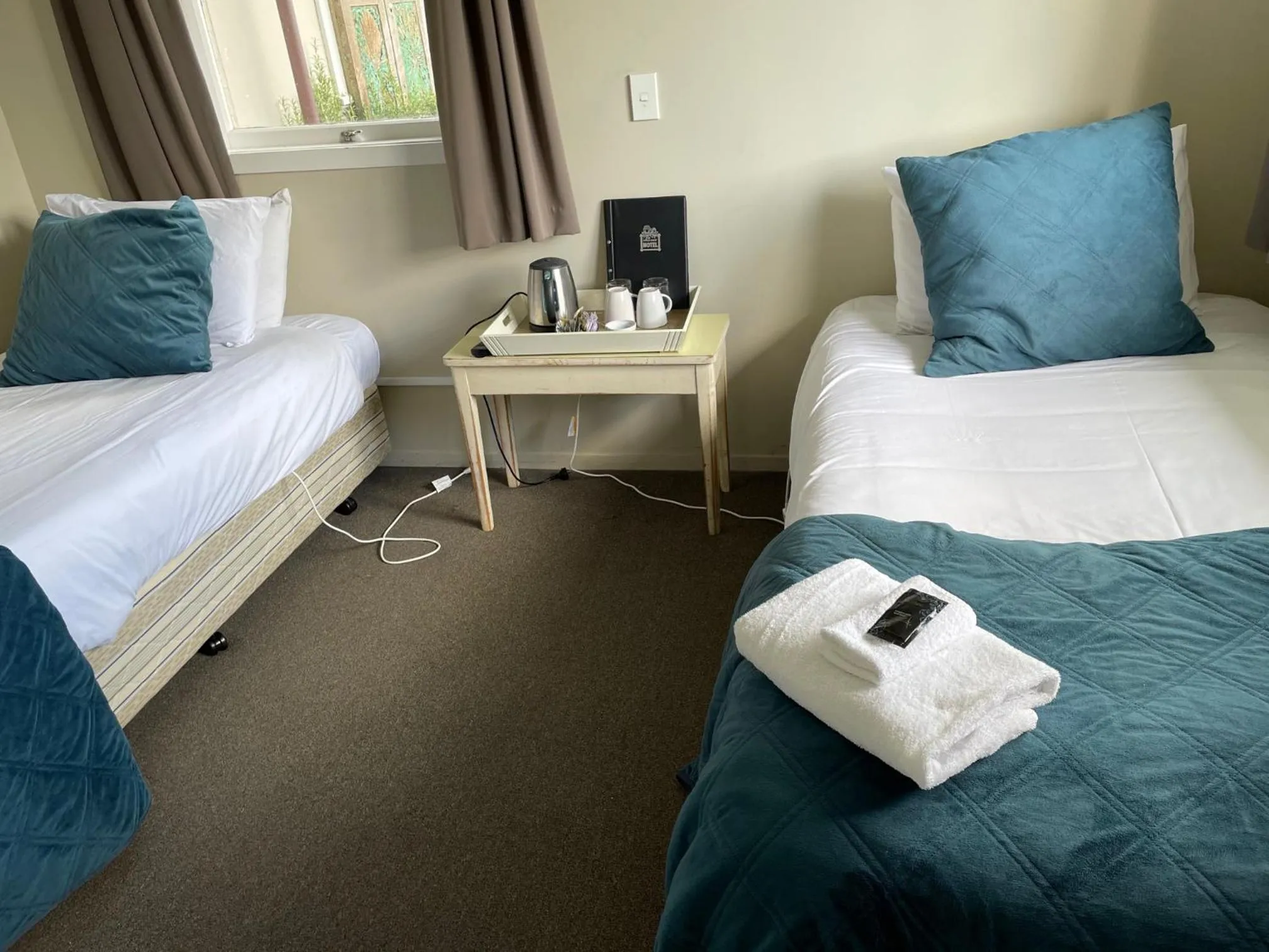 Bed in FatOwl Motel, Bar & Eatery