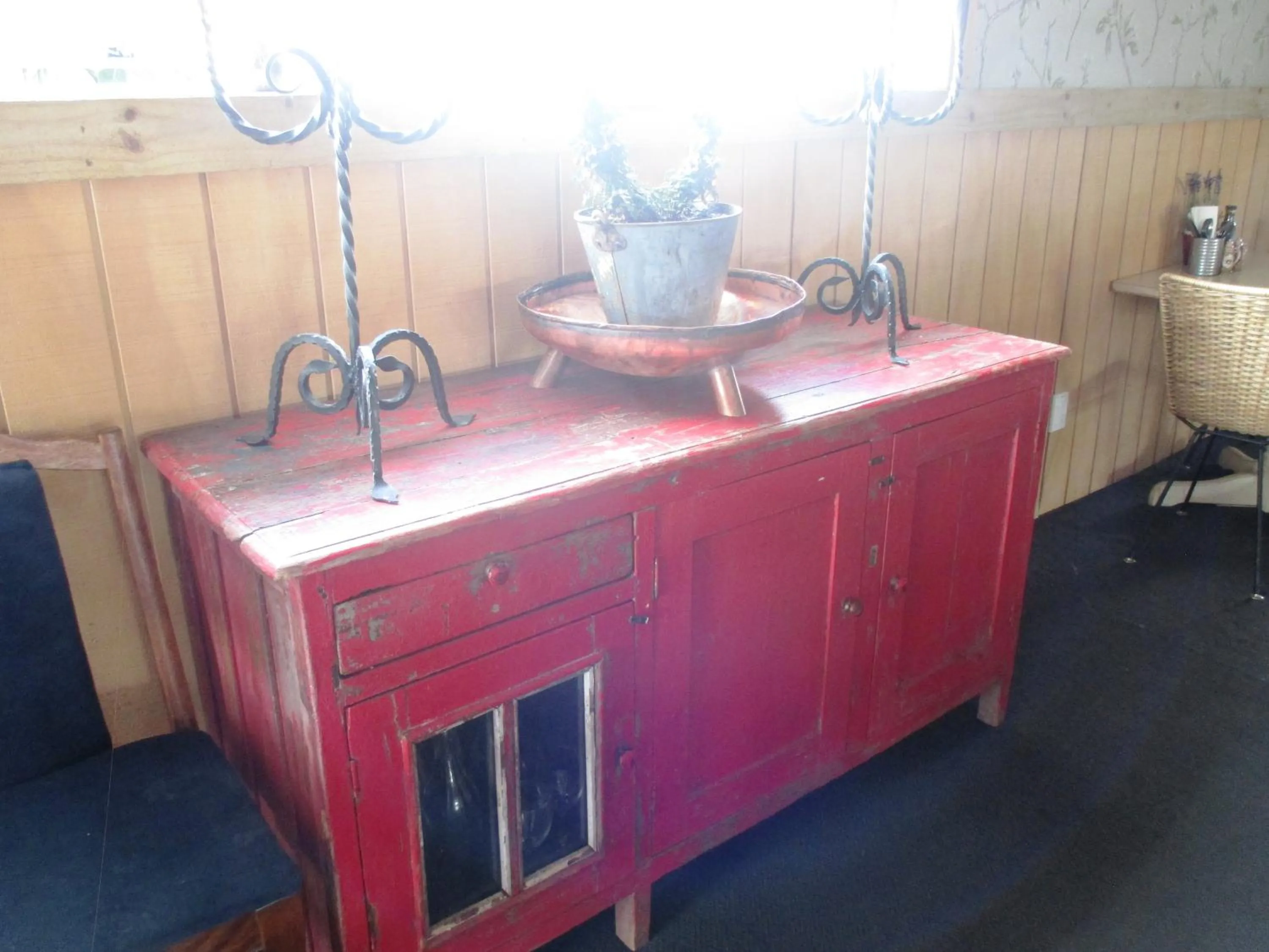 Restaurant/places to eat in FatOwl Motel, Bar & Eatery