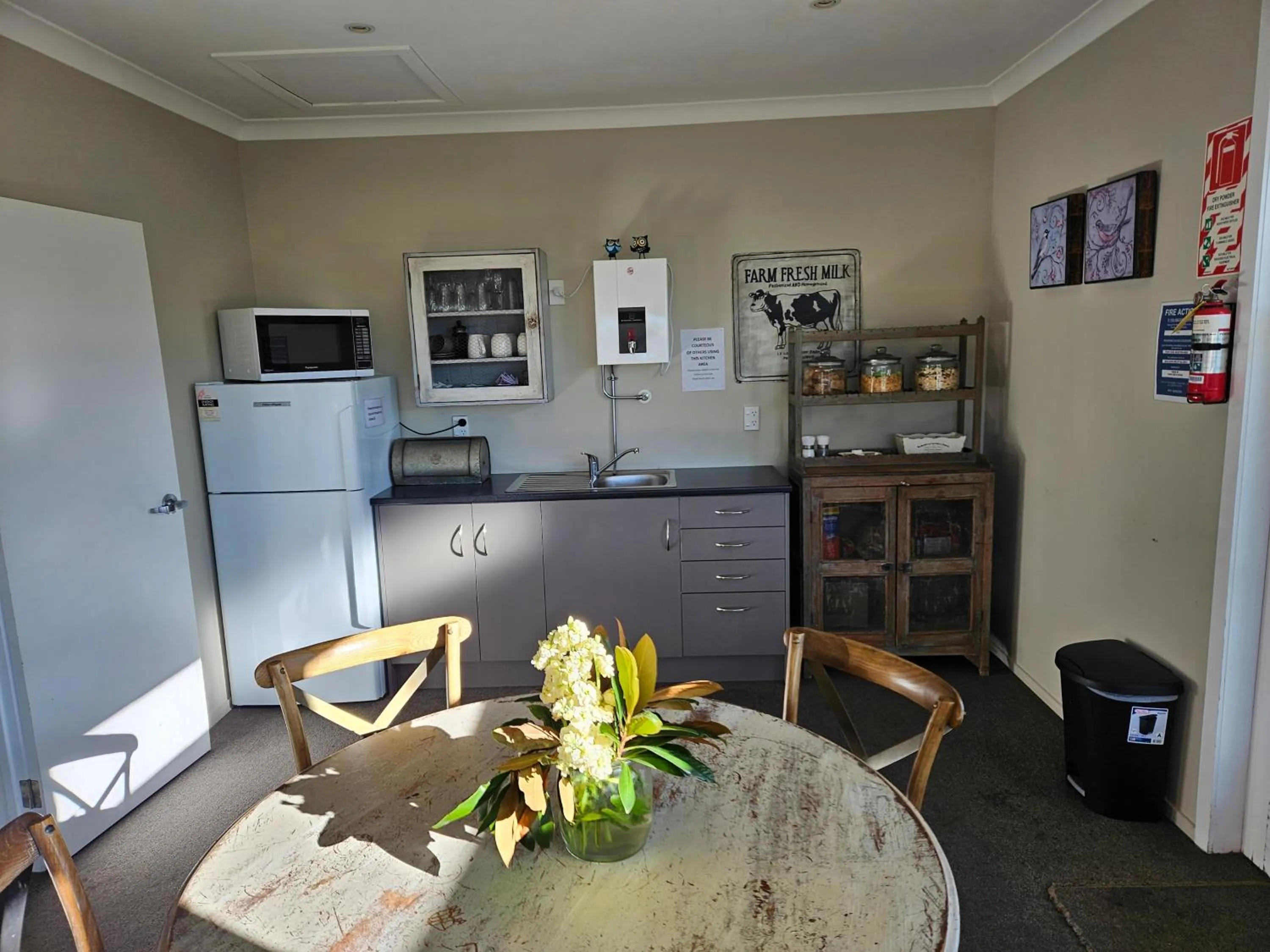 FatOwl Motel, Bar & Eatery