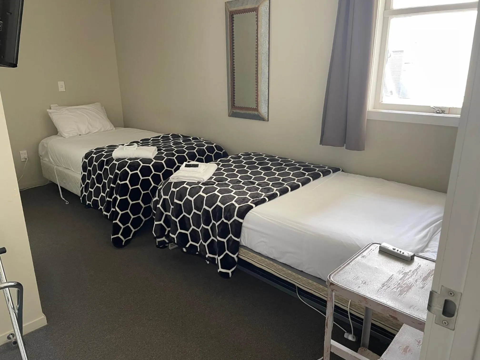 Bed in FatOwl Motel, Bar & Eatery