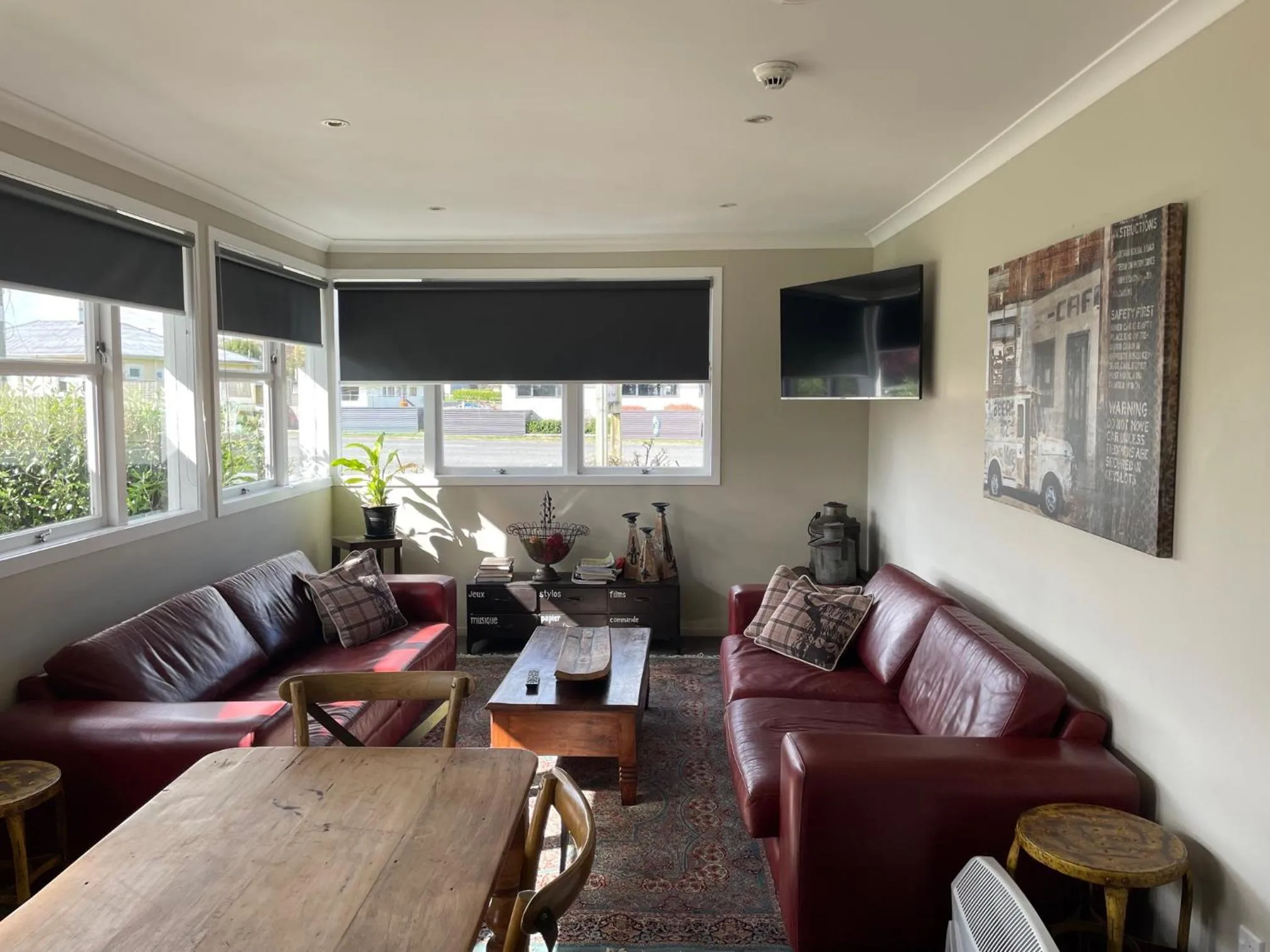 FatOwl Motel, Bar & Eatery