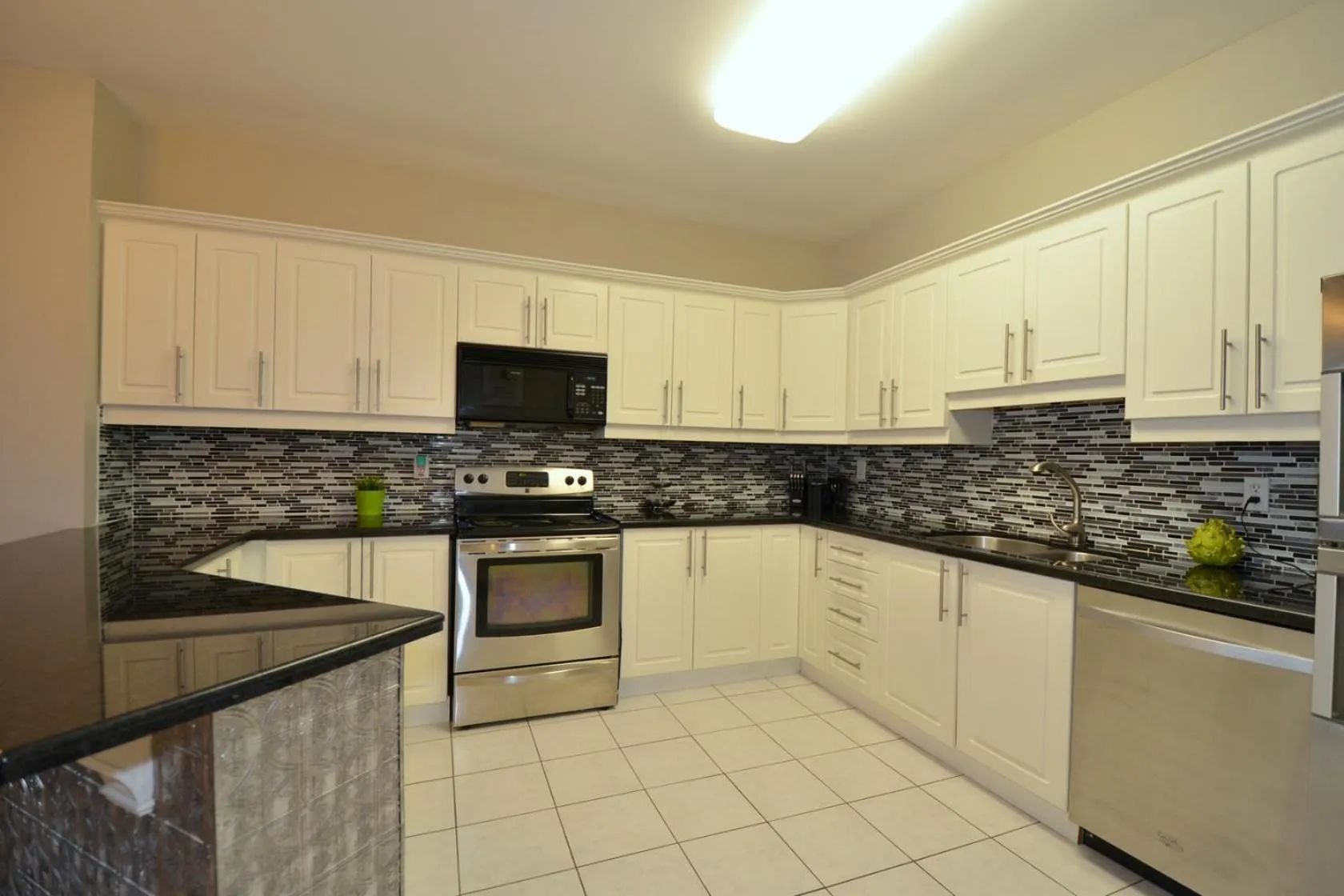 Kitchen or kitchenette in The SoMa Furnished Residences