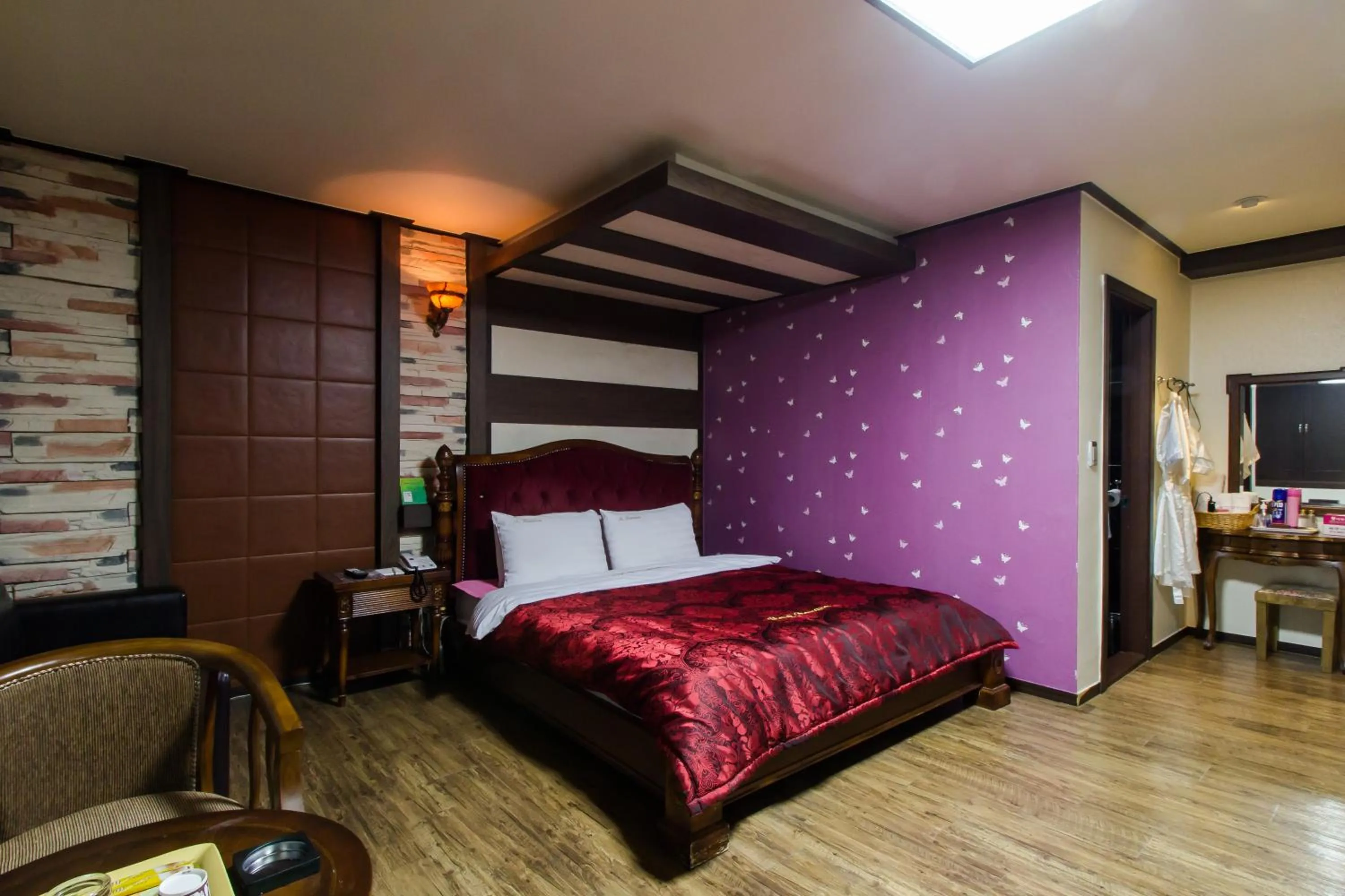 Toilet in GuangJu Hotel Banana