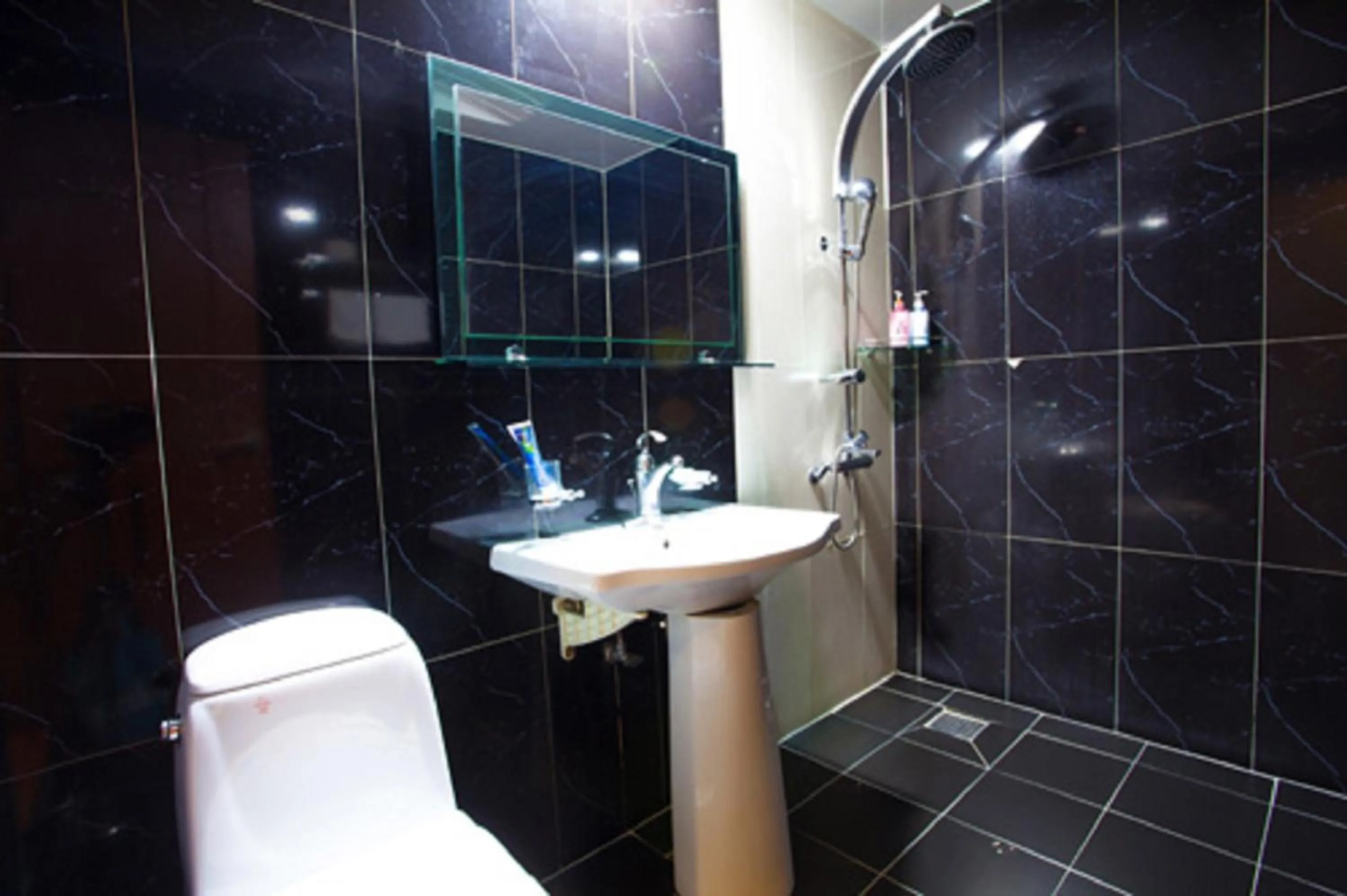 Bathroom in GuangJu Hotel Banana