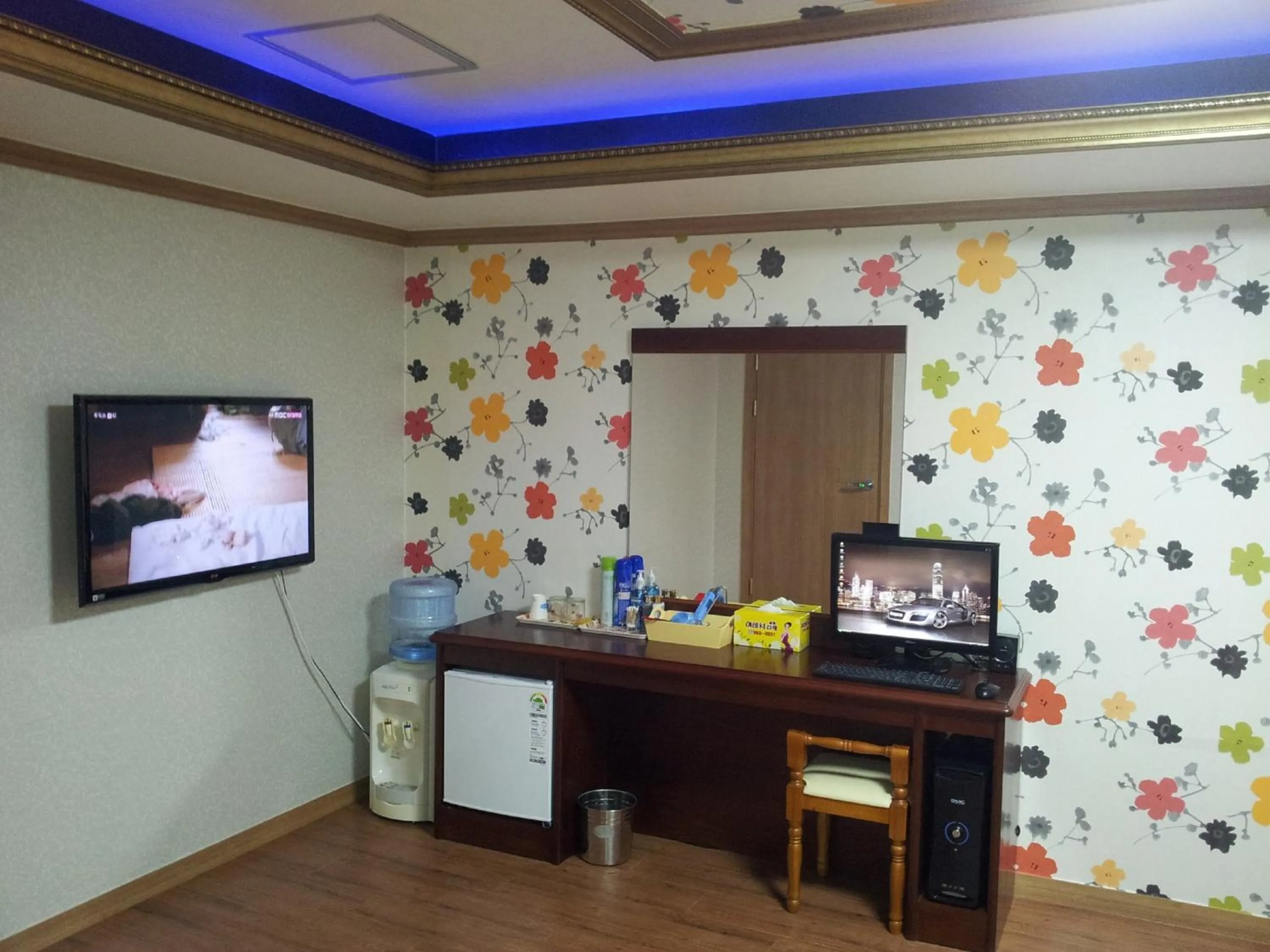 TV/Entertainment Center in GuangJu Hotel Banana