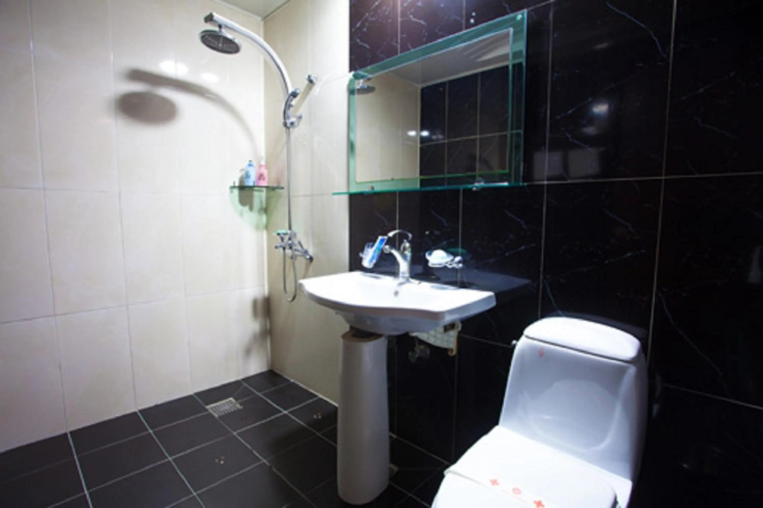 Bathroom in GuangJu Hotel Banana