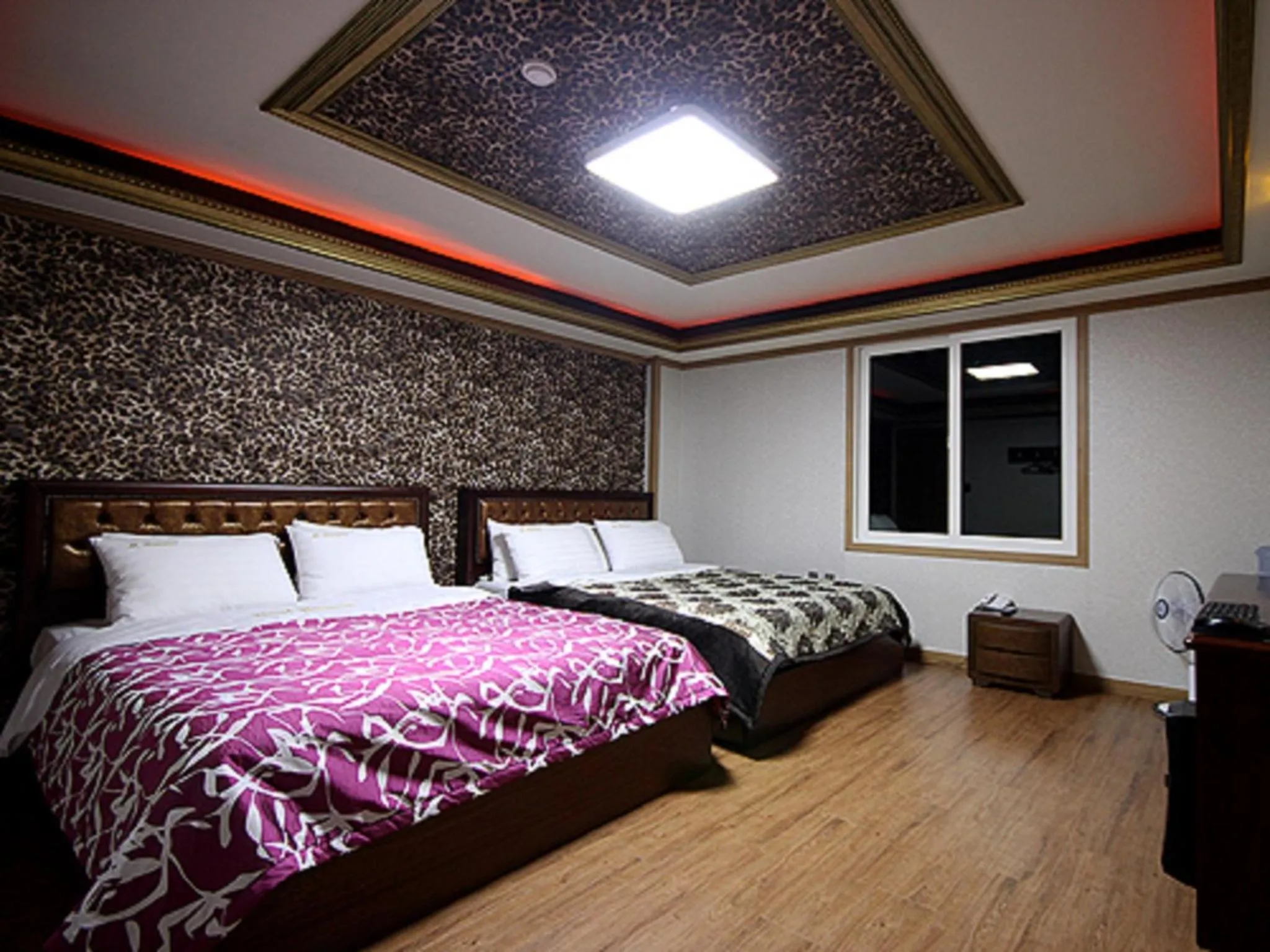 Toilet in GuangJu Hotel Banana