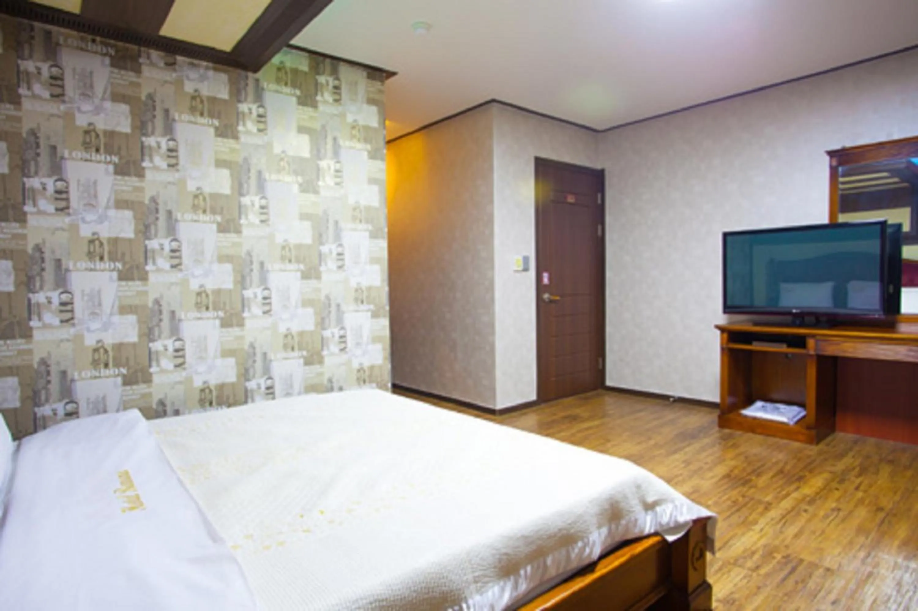 TV/Entertainment Center in GuangJu Hotel Banana