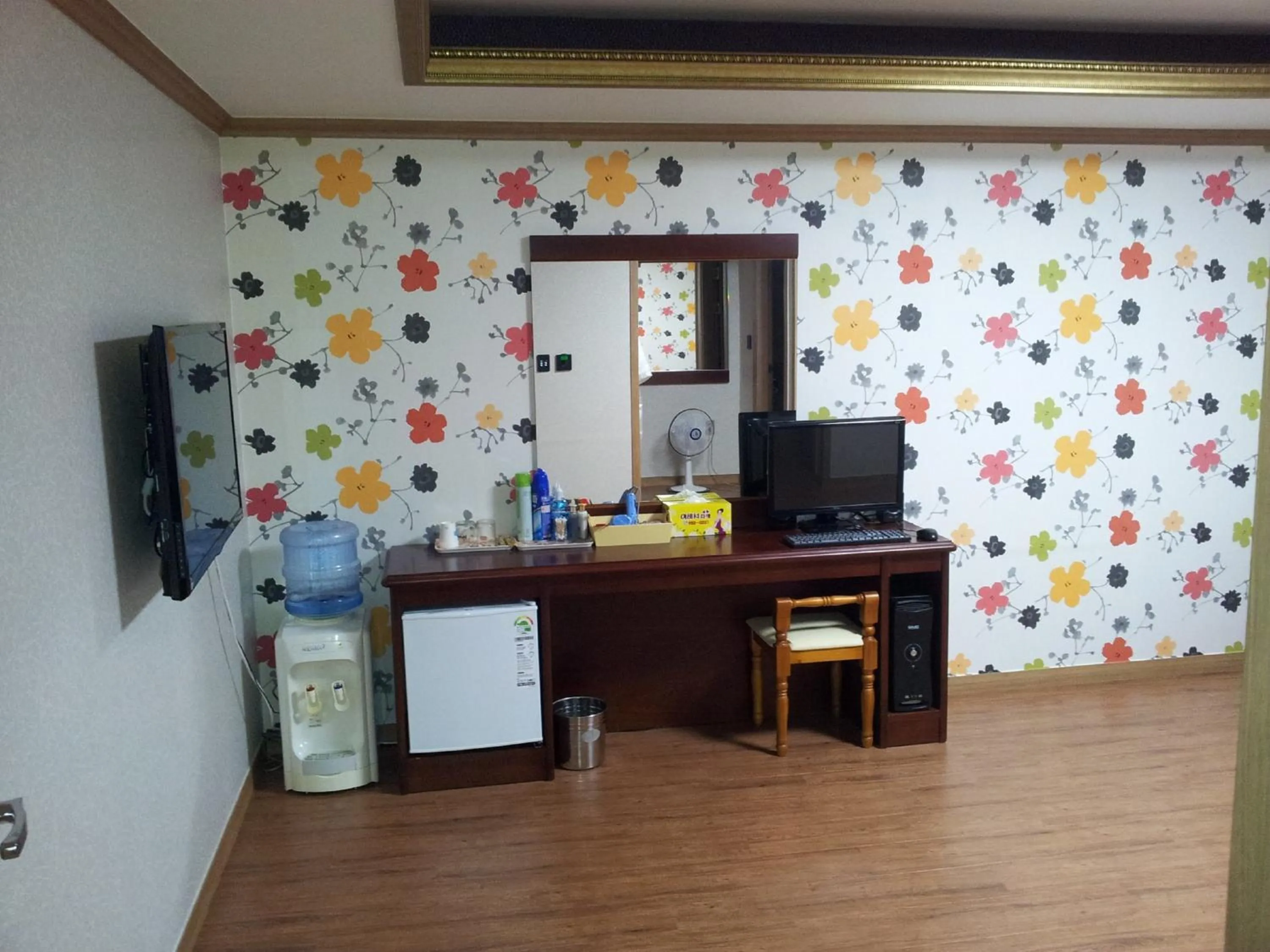 TV/Entertainment Center in GuangJu Hotel Banana