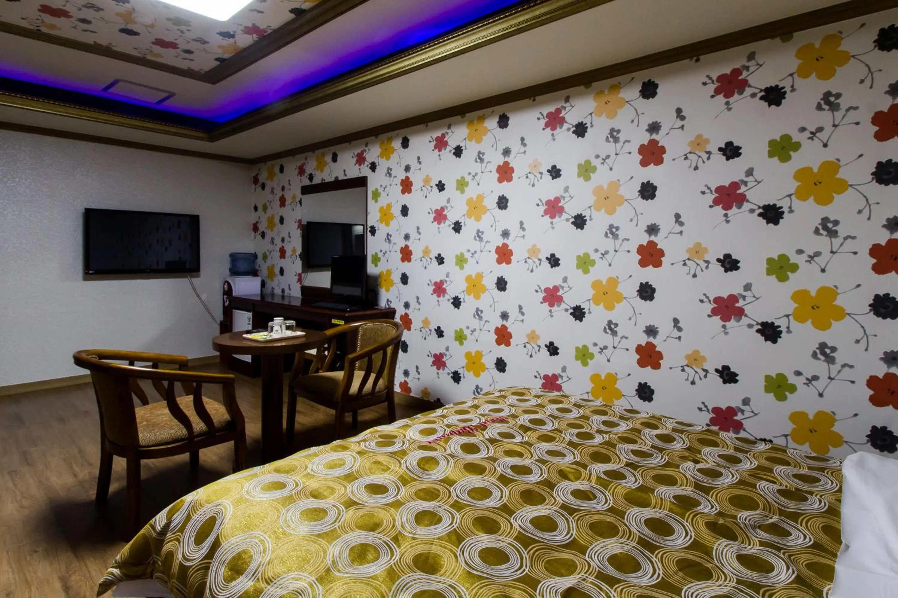 TV/Entertainment Center in GuangJu Hotel Banana