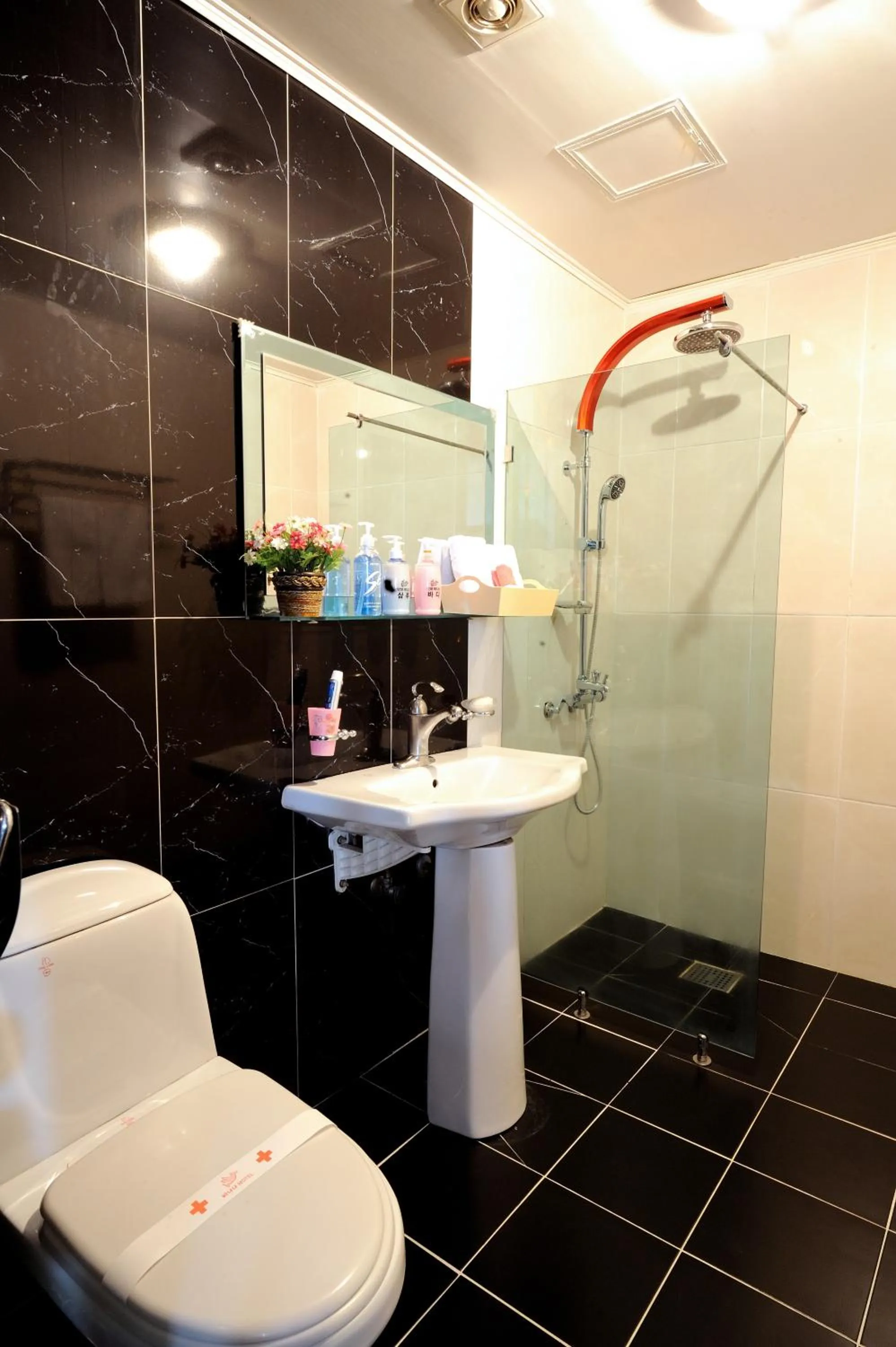 Bathroom in GuangJu Hotel Banana