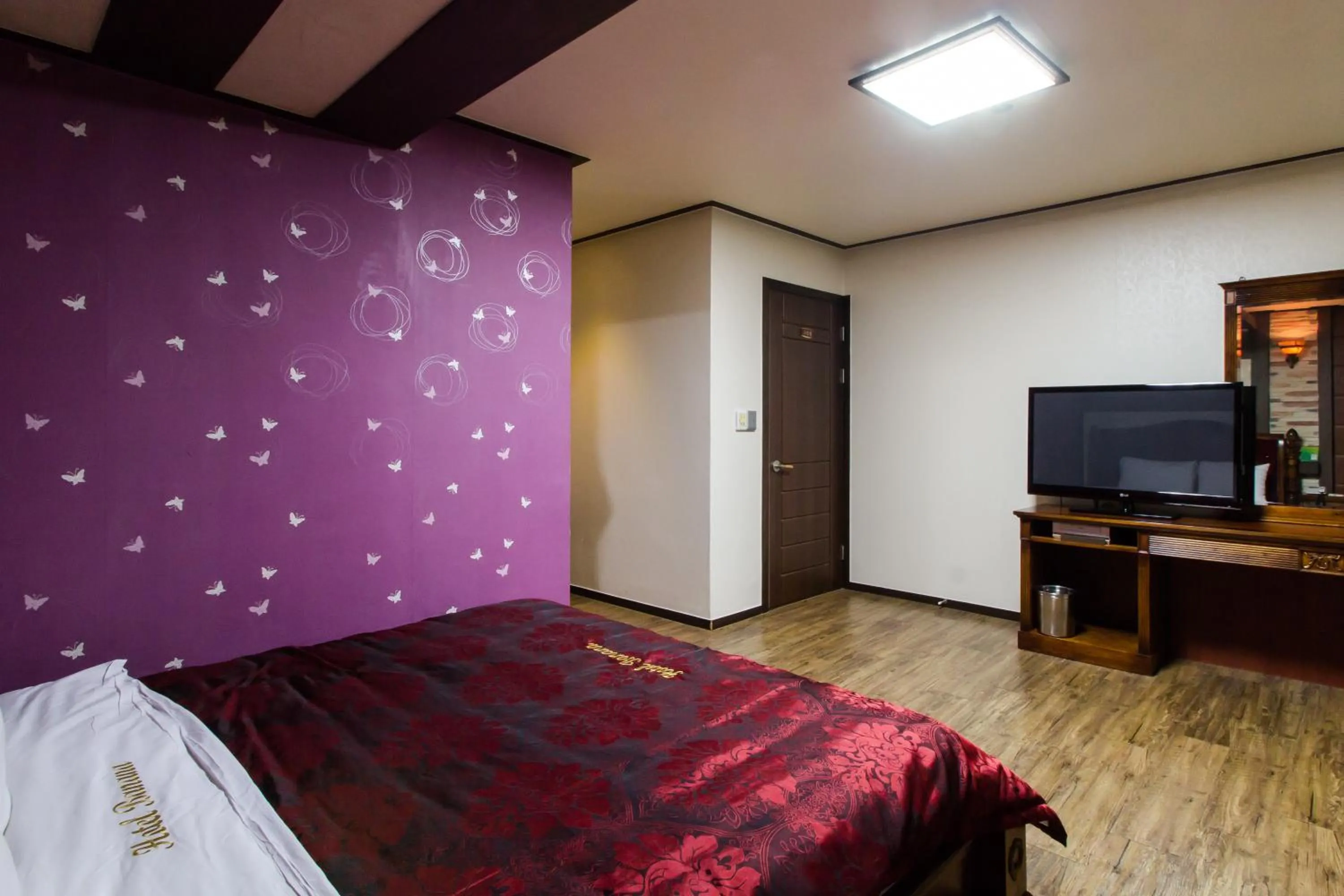 TV/Entertainment Center in GuangJu Hotel Banana