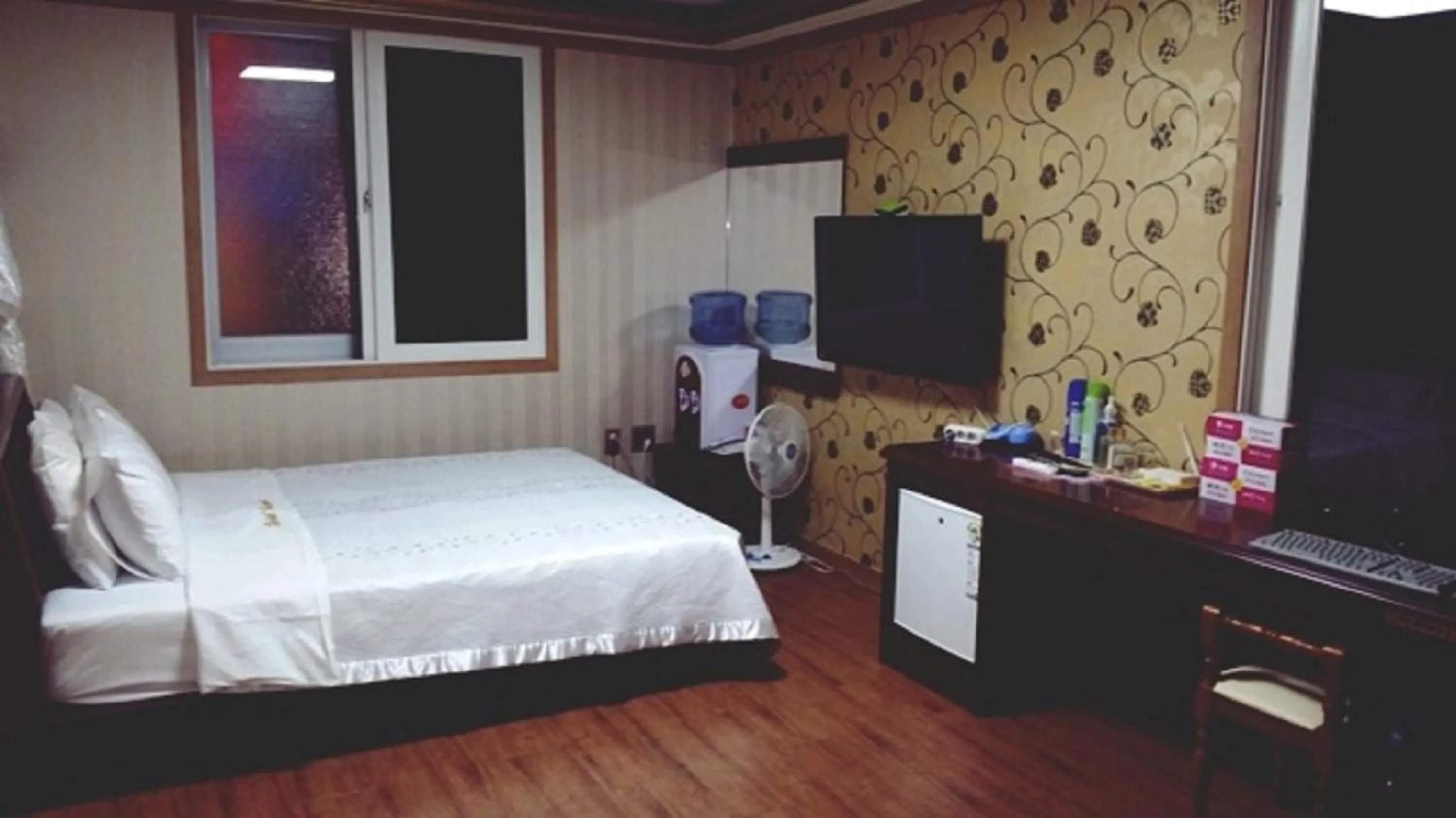 TV/Entertainment Center in GuangJu Hotel Banana