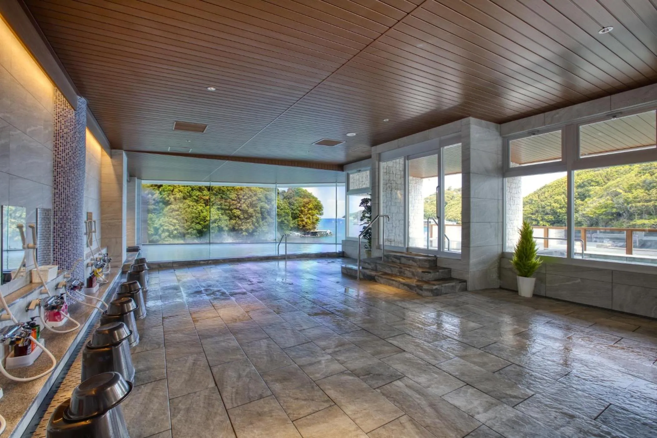 Hot Spring Bath in Ooedo Onsen Monogatari Premium Toba Saichoraku