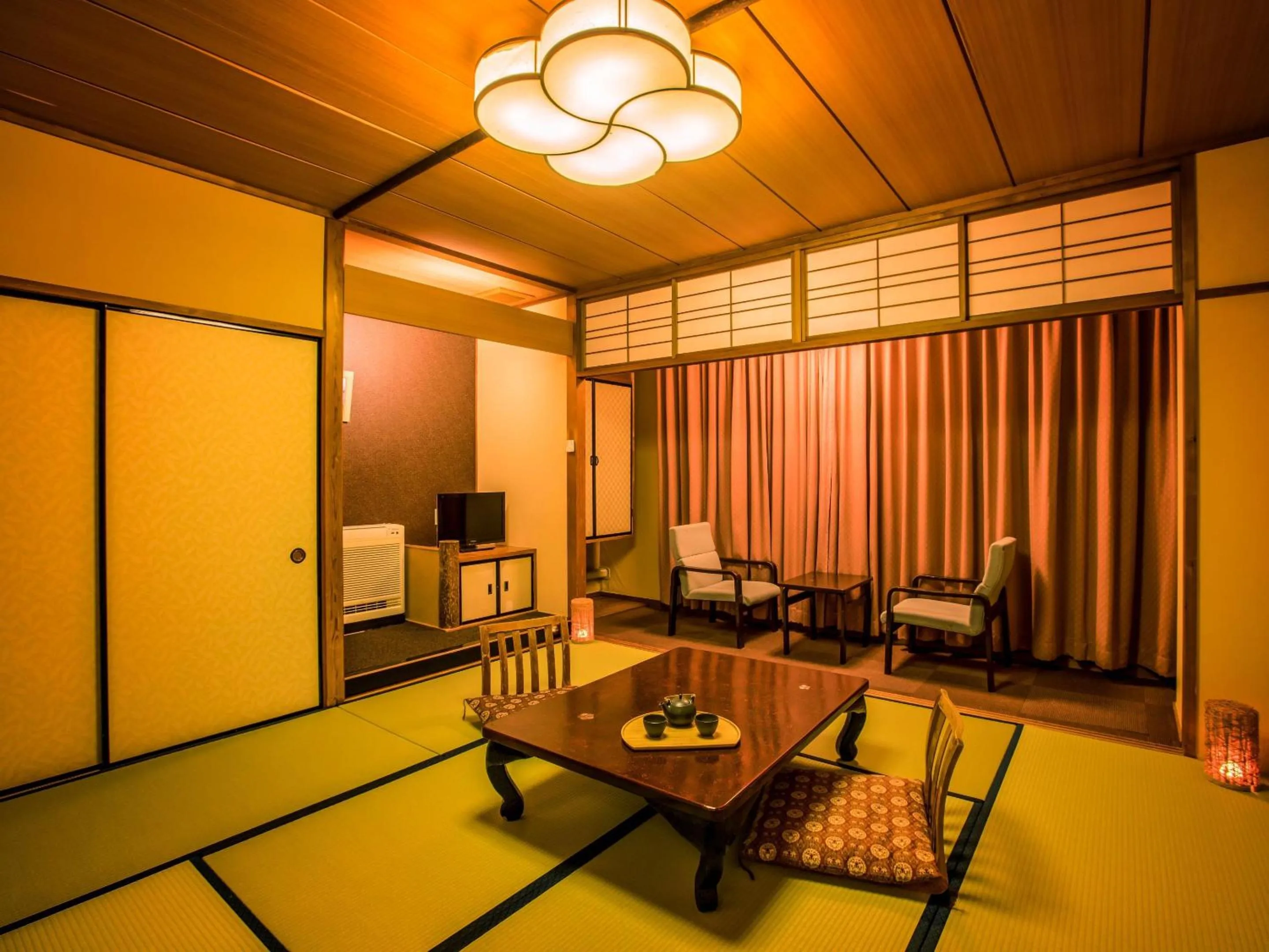 Japanese-Style Room in Ooedo Onsen Monogatari Gero Bekkan