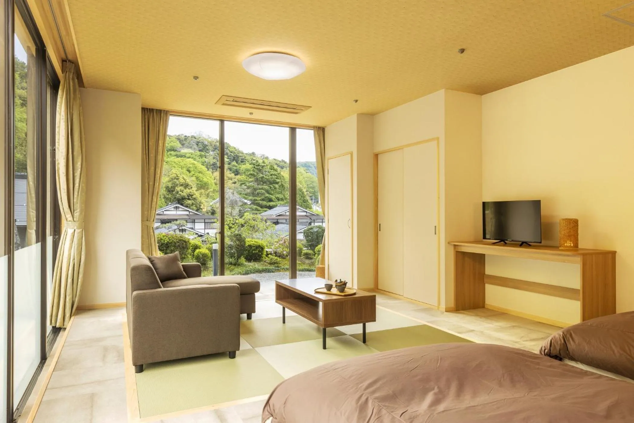 Photo of the whole room in Ooedo Onsen Monogatari Premium Saiki Bekkan