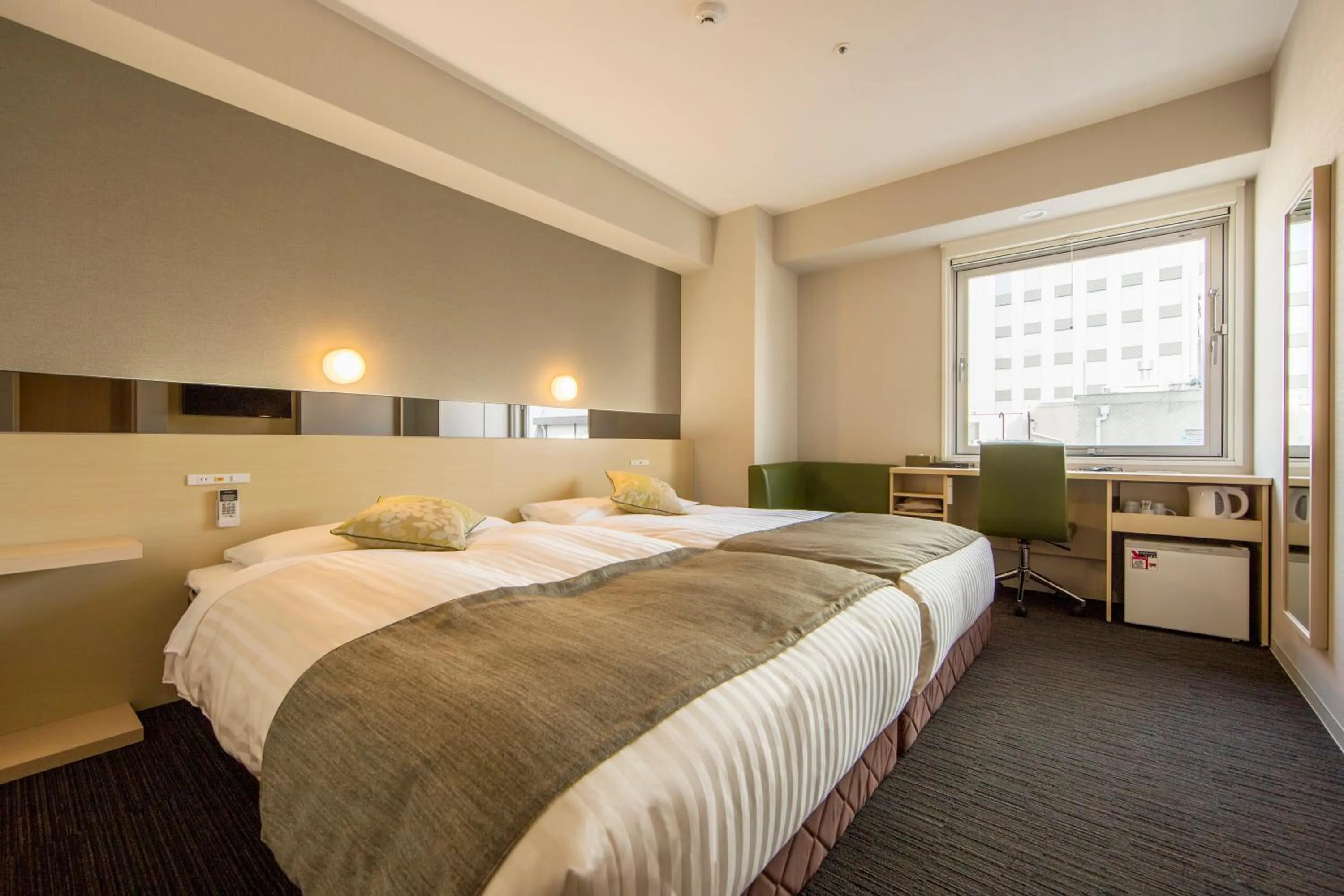 Bed in Super Hotel Premier Osaka Honmachi Ekimae Natural Hot Springs