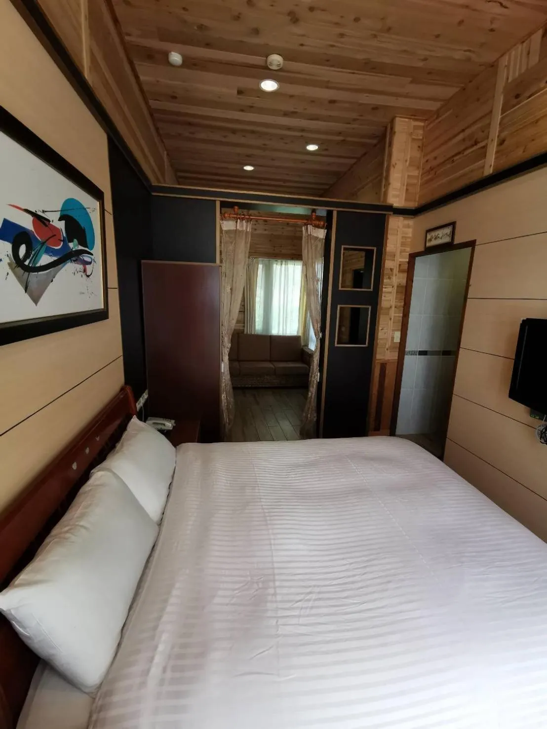 Photo of the whole room, Bed in Dreamtown