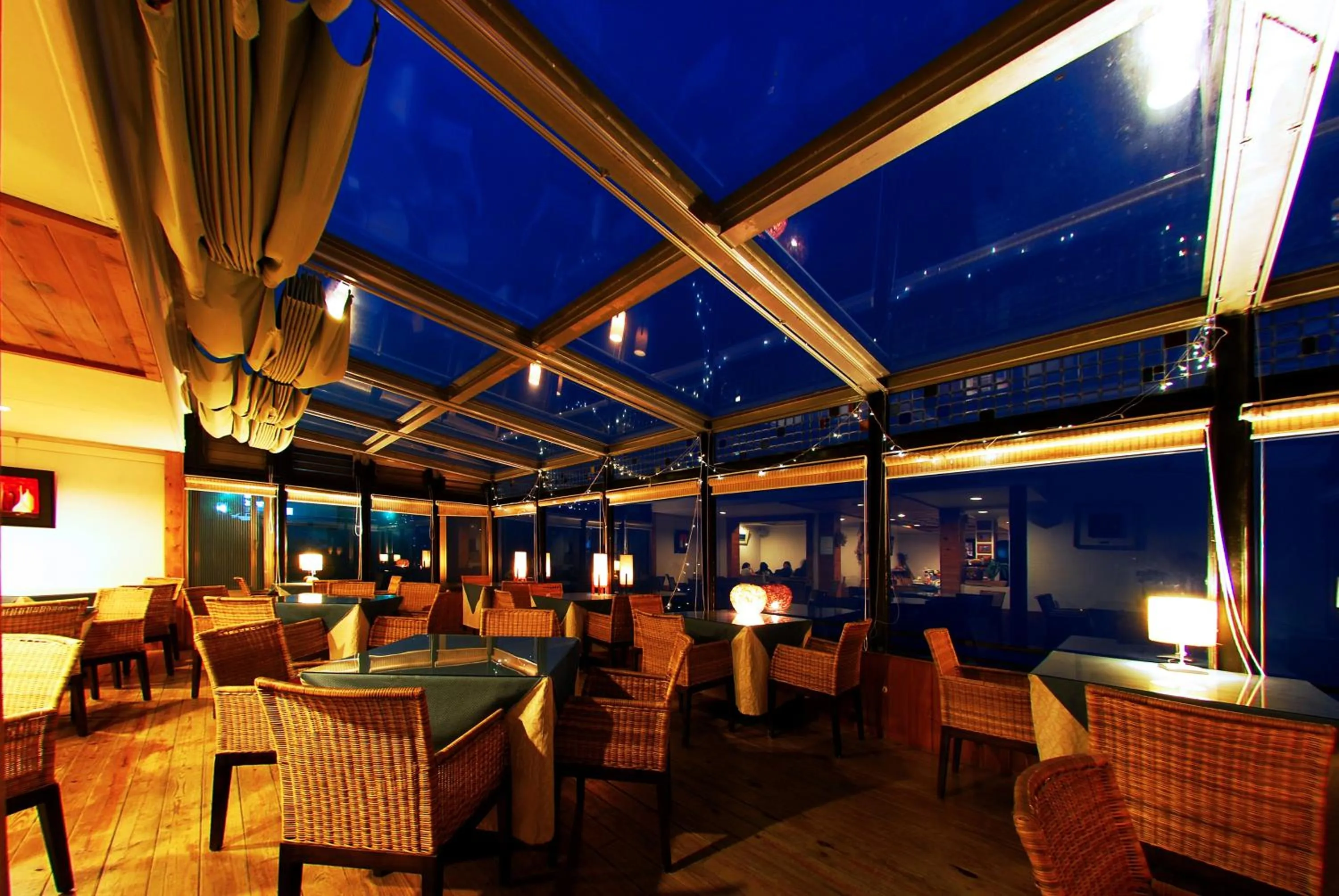 Restaurant/places to eat in Dreamtown