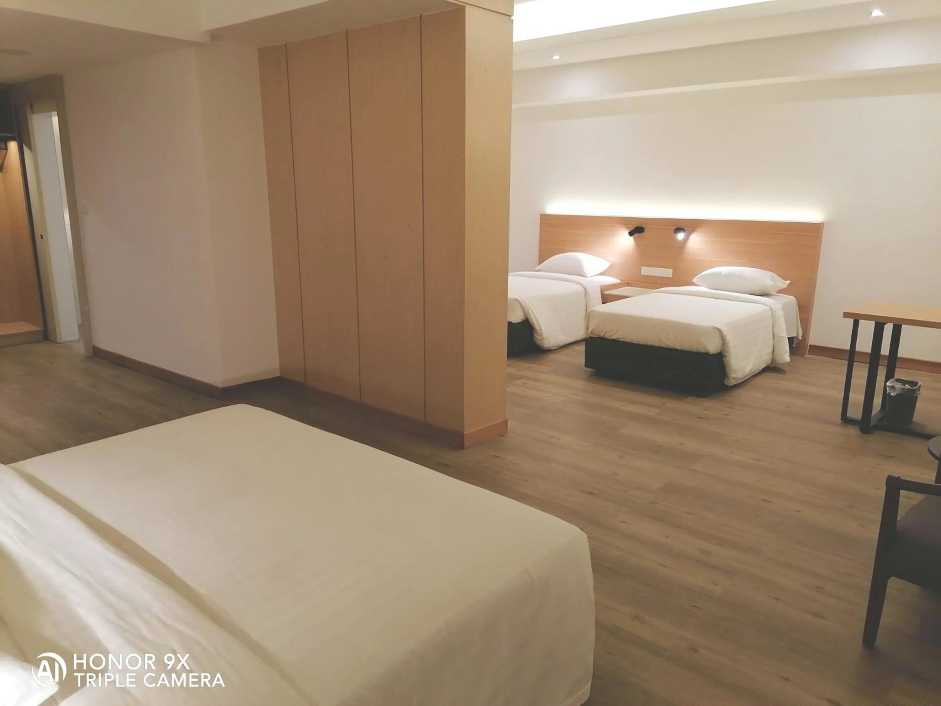 Bedroom, Bed in Crystal Crown Hotel Harbour View, Port Klang