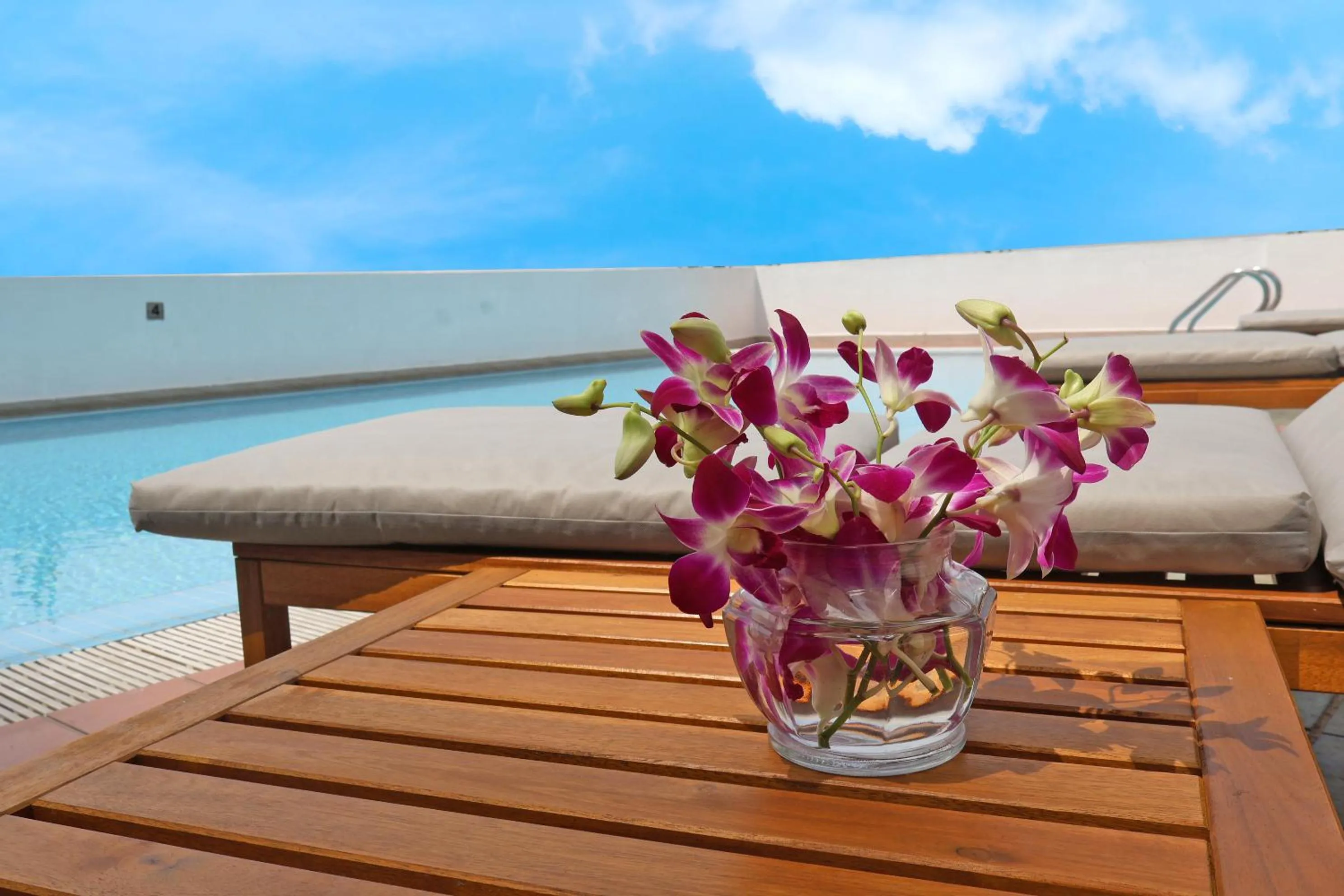 Swimming pool in Crystal Crown Hotel Harbour View, Port Klang