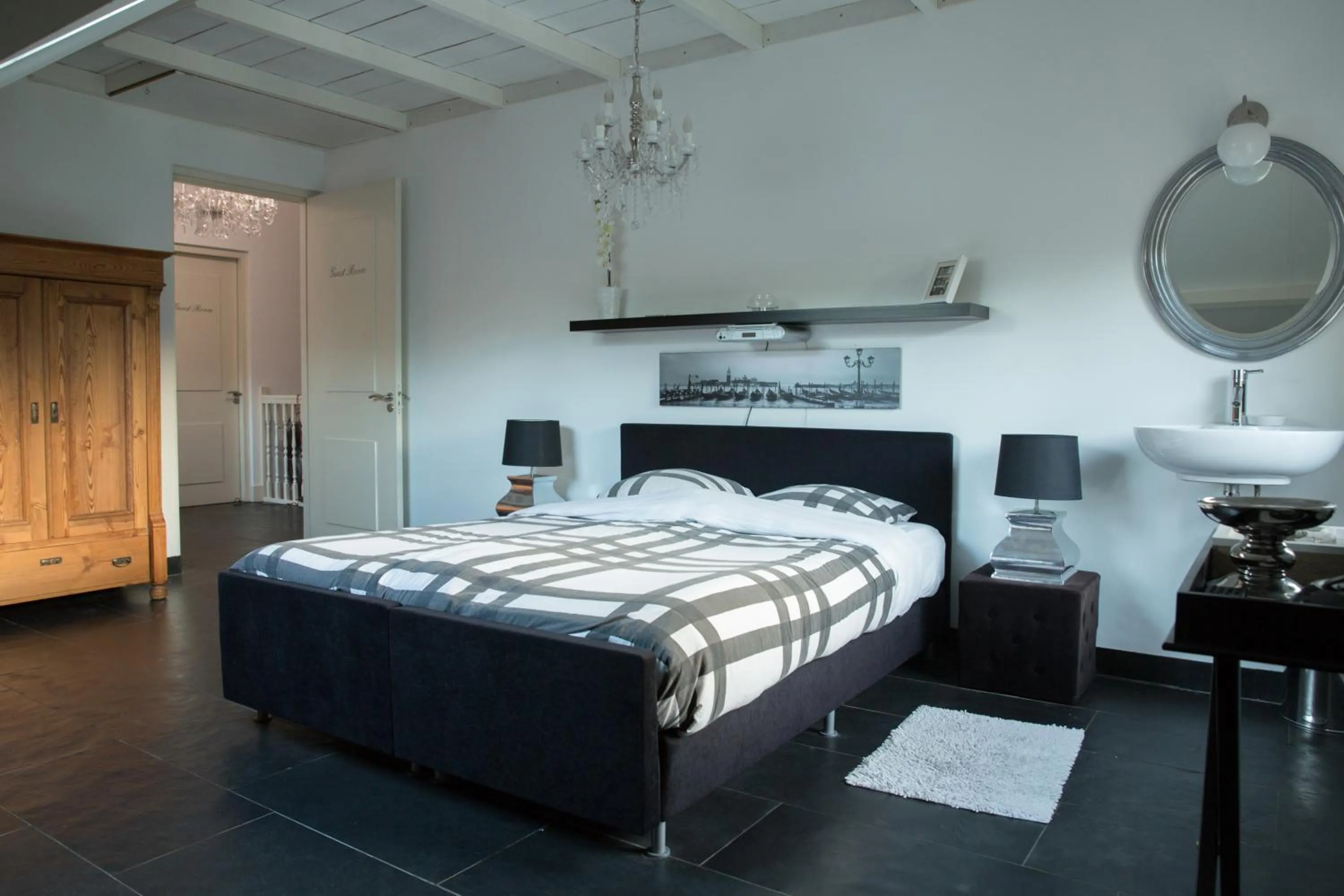 Large Double Room - single occupancy in B&B Van Hunebed Naar Jullie Bed