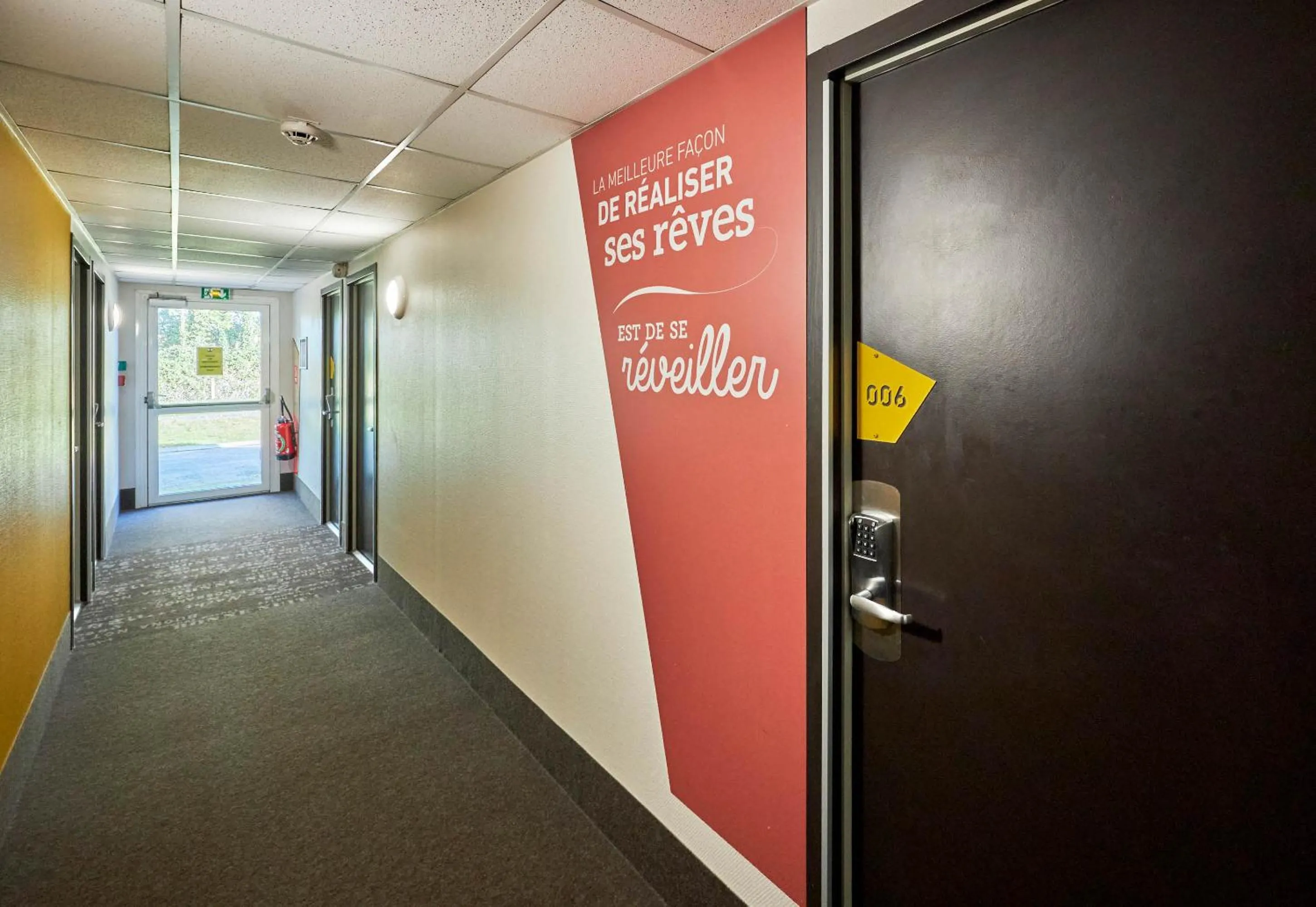 Lobby or reception in B&B HOTEL Honfleur