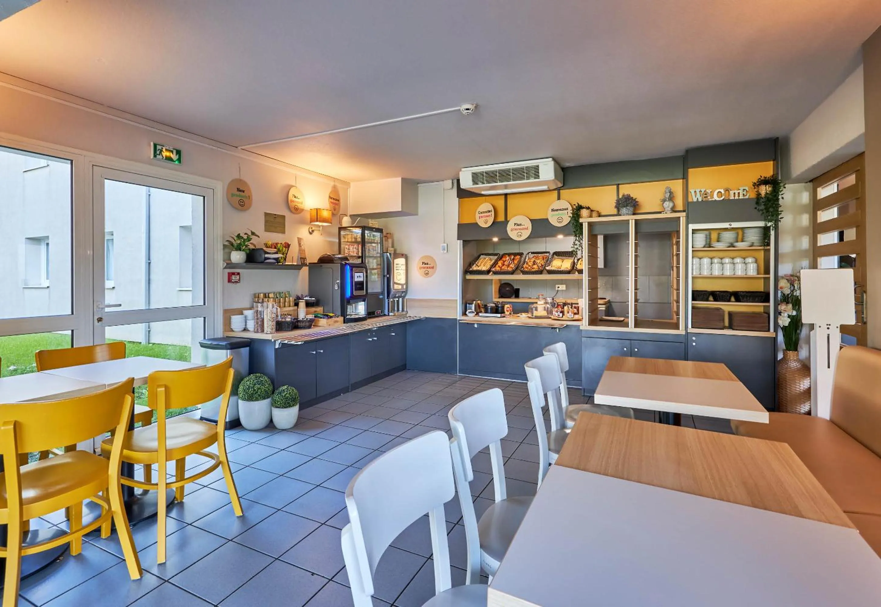 Breakfast in B&B HOTEL Honfleur